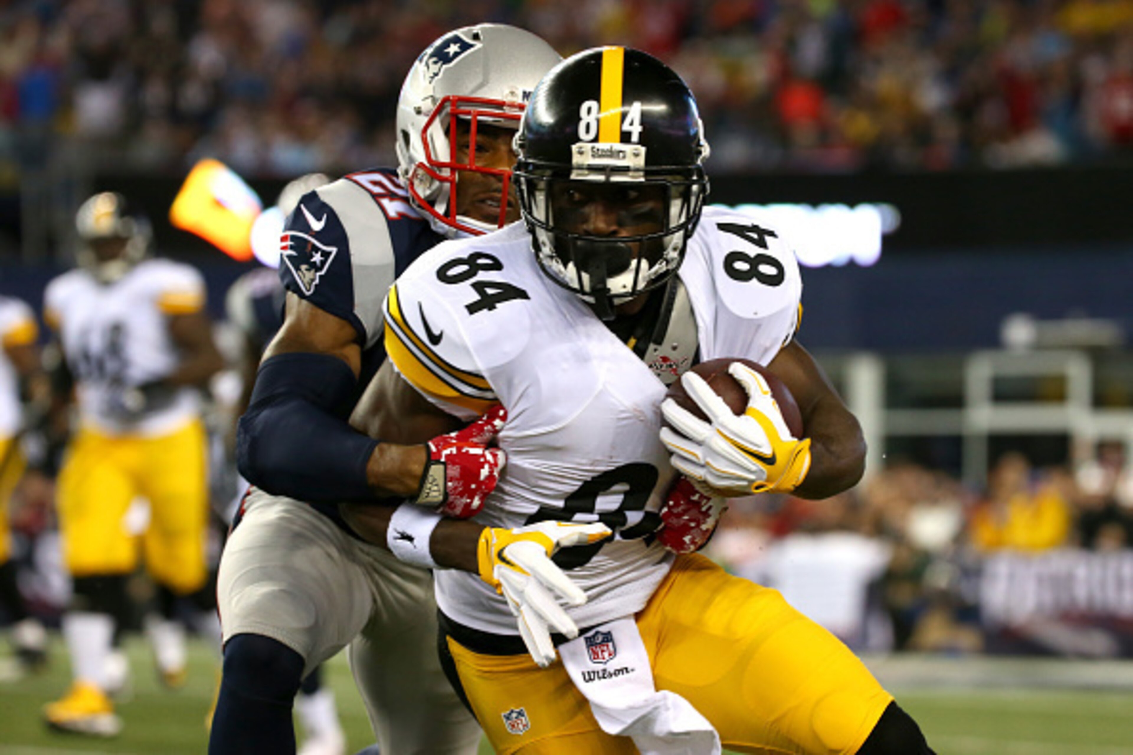 FOXBORO, MA - SEPTEMBER 10:  Antonio Brown #84 of the Pittsburgh Steelers runs after a catch against  Malcolm Butler #21 of the New England Patriots in the first half at Gillette Stadium on September 10, 2015 in Foxboro, Massachusetts.  (Photo by Jim Roga