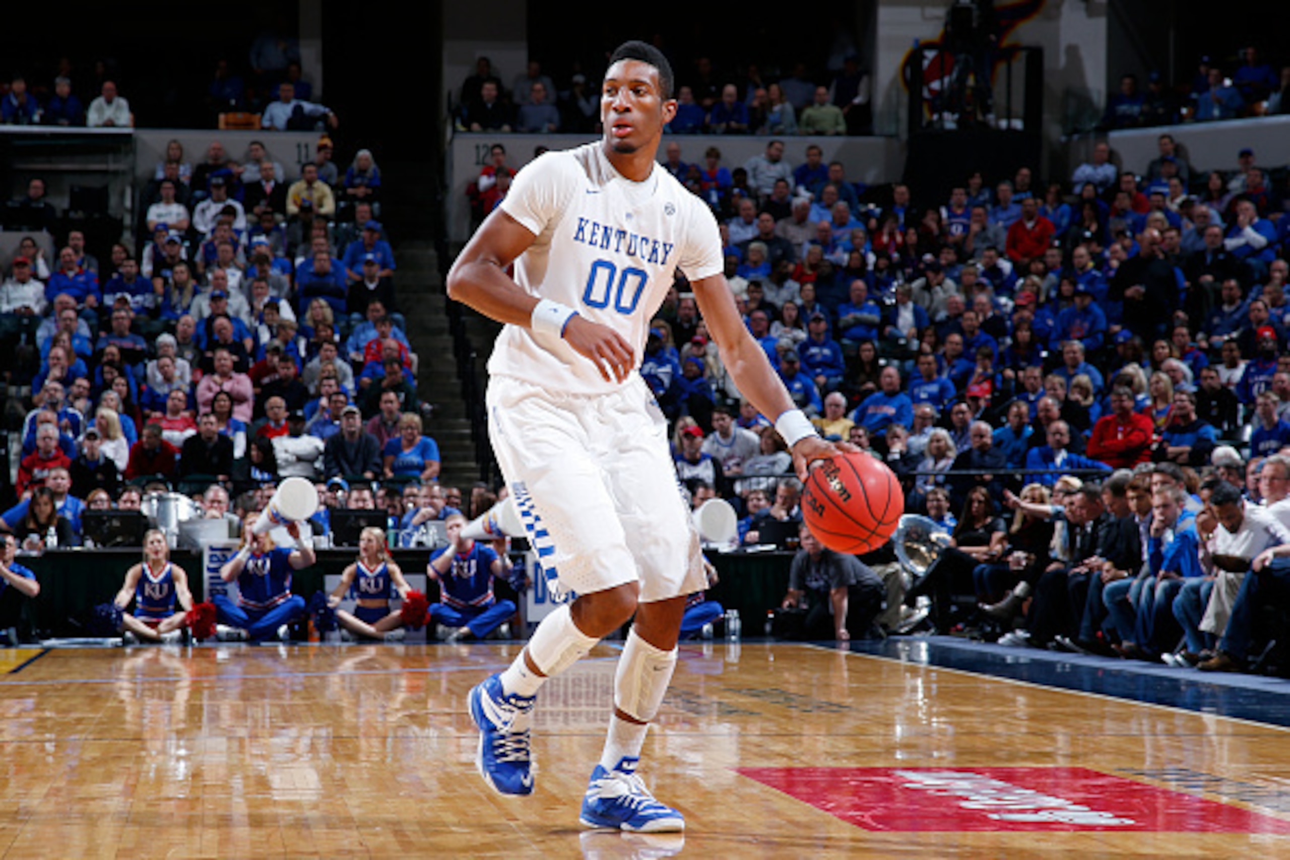INDIANAPOLIS, IN - NOVEMBER 18: Marcus Lee #00 of the Kentucky Wildcats handles the ball against the Kansas Jayhawks during the State Farm Champions Classic at Bankers Life Fieldhouse on November 18, 2014 in Indianapolis, Indiana. Kentucky defeated Kansas