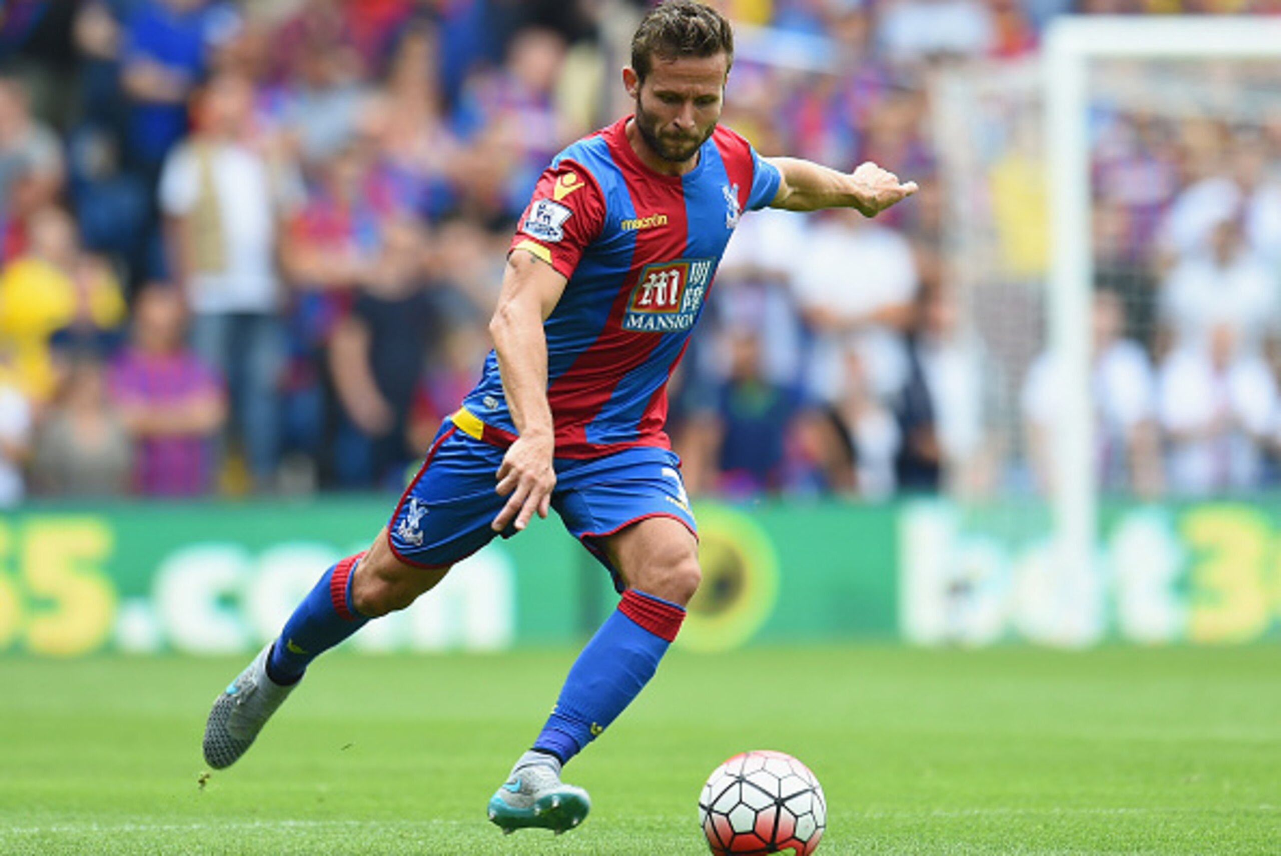 LONDON, ENGLAND - AUGUST 16:  Yohan Cabaye of Palace in action during the Barclays Premier League match between Crystal Palace and Arsenal on August 16, 2015 in London, United Kingdom.  (Photo by Michael Regan/Getty Images)