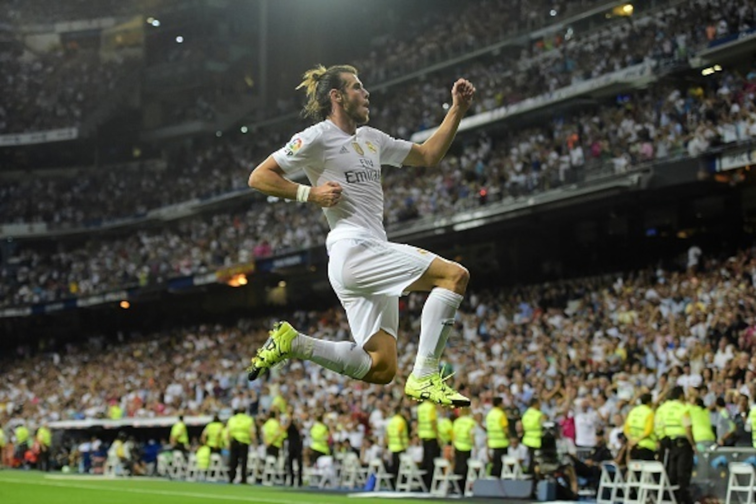 Real Madrid's Welsh forward Gareth Bale celebrates after scoring his second goal during the Spanish league football match Real Madrid CF vs Real Betis Balompie at the Santiago Bernabeu stadium in Madrid on August 29, 2015.   AFP PHOTO/ PIERRE-PHILIPPE MAR