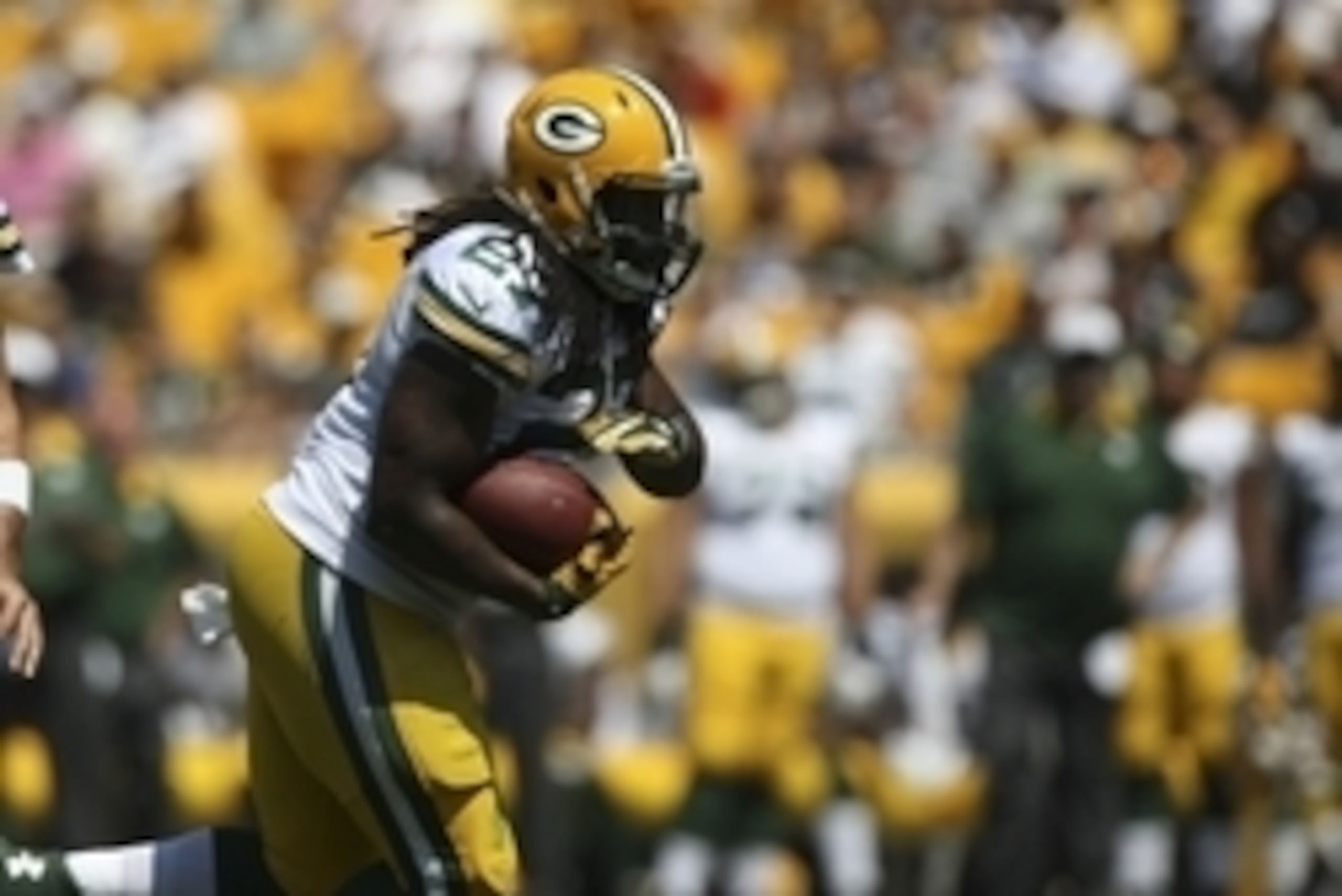Aug 23, 2015; Pittsburgh, PA, USA; Green Bay Packers running back Eddie Lacy (27) runs the ball against the Pittsburgh Steelers during the first half at Heinz Field. Mandatory Credit: Jason Bridge-USA TODAY Sports