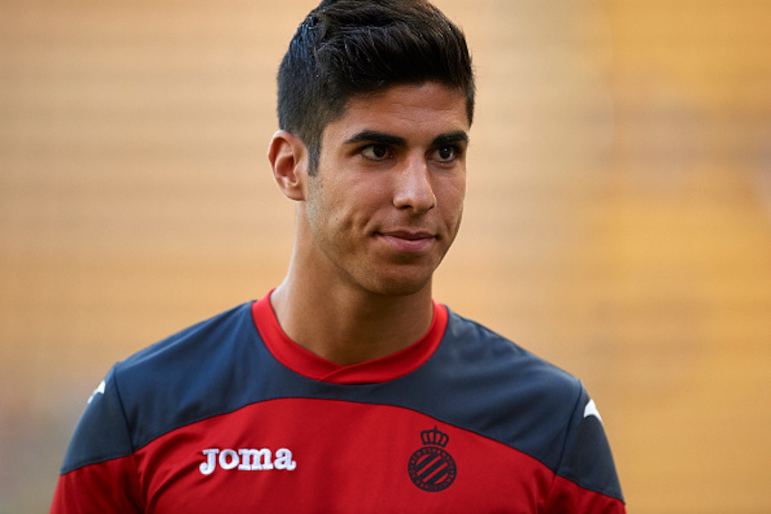 VILLARREAL, SPAIN - AUGUST 28:  Marco Asensio of Espanyol looks on prior to the start the La Liga match between Villarreal CF and RCD Espanyol at El Madrigal Stadium on August 28, 2015 in Villarreal, Spain.  (Photo by Manuel Queimadelos Alonso/Getty Image