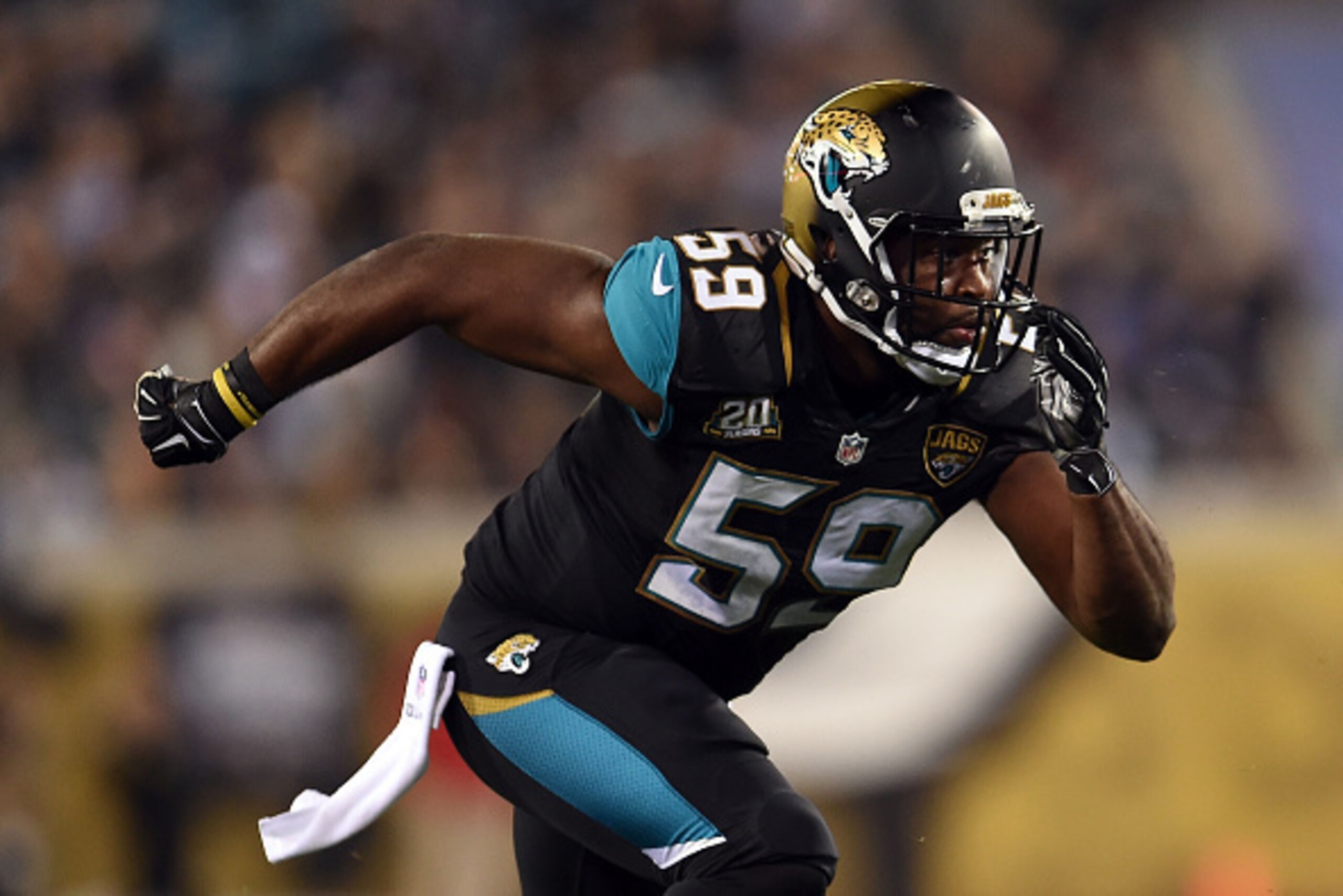 JACKSONVILLE, FL - DECEMBER 18:  Ryan Davis #59 of the Jacksonville Jaguars rushes the passer during a game against the Tennessee Titans at EverBank Field on December 18, 2014 in Jacksonville, Florida.  Jacksonville won the game 21-13.  (Photo by Stacy Re