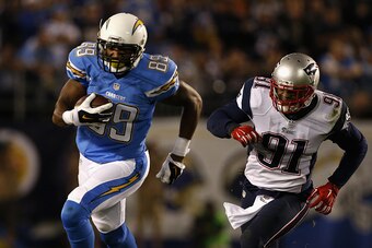 SAN DIEGO, CA - DECEMBER 07:  Tight end Ladarius Green #89 of the San Diego Chargers is pursued by outside linebacker Jamie Collins #91 of the New England Patriots at Qualcomm Stadium on December 7, 2014 in San Diego, California.  (Photo by Todd Warshaw/G
