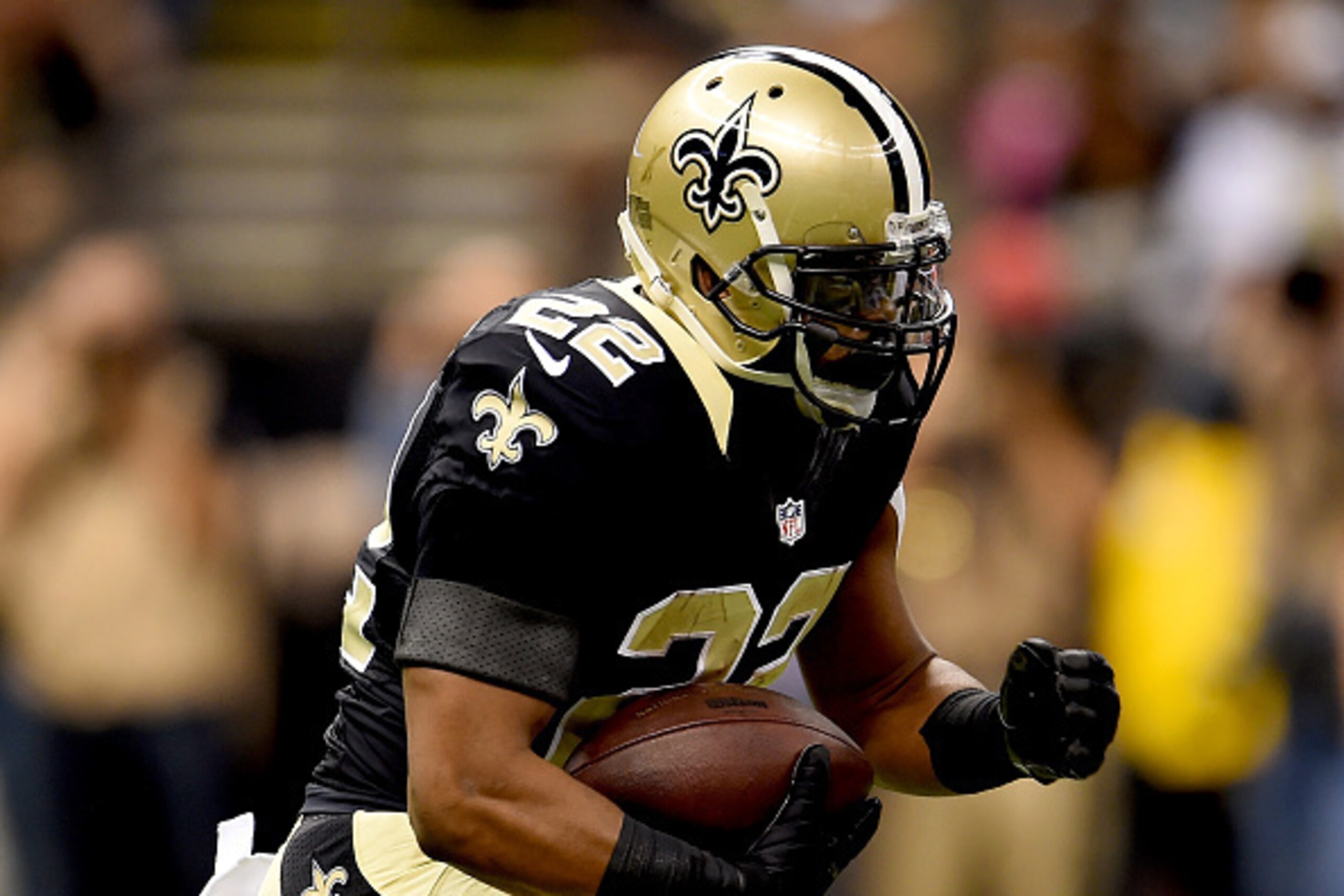 NEW ORLEANS, LA - NOVEMBER 16: Mark Ingram #22 of the New Orleans Saints drives the ball for a first down against the Cincinnati Bengals during the first quarter at Mercedes-Benz Superdome on November 16, 2014 in New Orleans, Louisiana. (Photo by Stacy Re