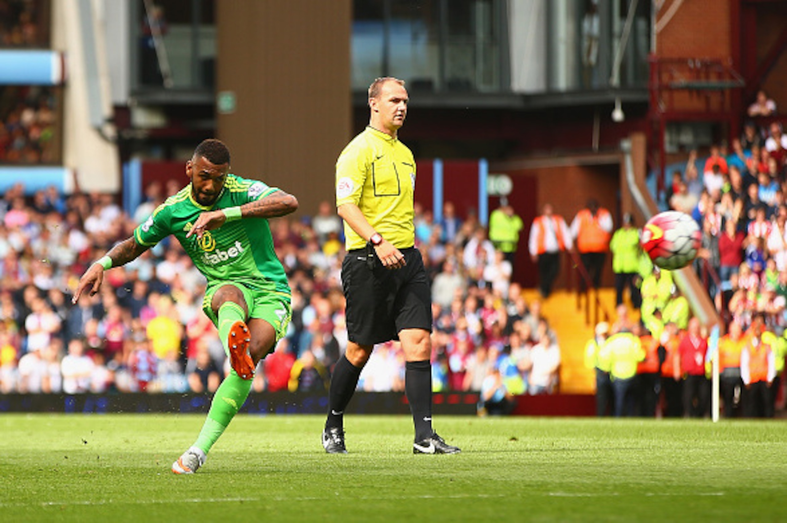 BIRMINGHAM, ENGLAND - AUGUST 29: Yann M'Vila of Sunderland scores his team's first goal from a free kick during the Barclays Premier League match between Aston Villa and Sunderland at Villa Park on August 29, 2015 in Birmingham, England.  (Photo by Jordan