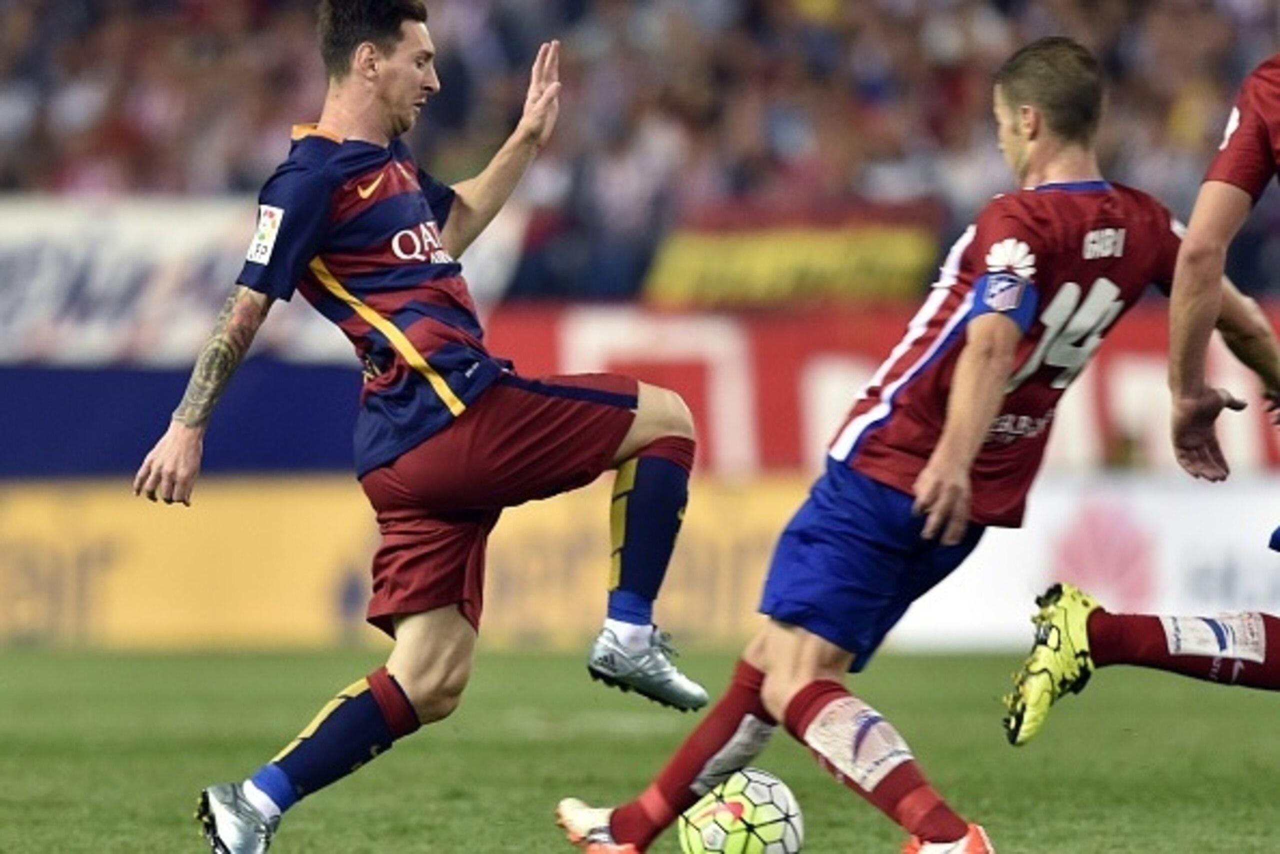 CORRECTION EVENT IN CAPTION
Barcelona's Argentinian forward Lionel Messi (L) tries to control the ball during the Spanish league football match Club Atletico de Madrid vs FC Barcelona at the Vicente Calderon stadium in Madrid on September 12, 2015. AFP PH