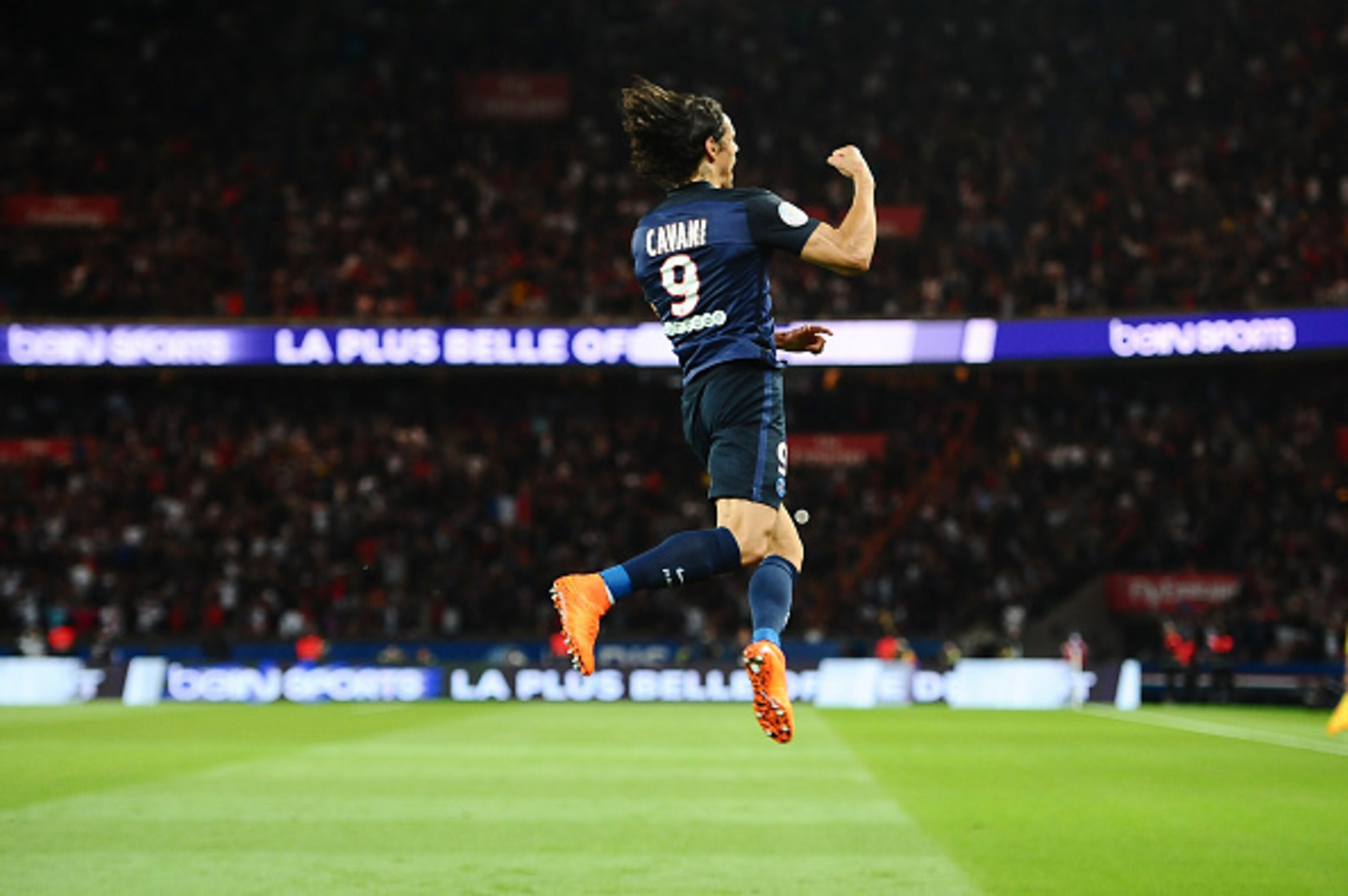 PARIS, FRANCE - SEPTEMBER 11:  Edinson Cavani of PSG celebrates his second goal of the night during the Ligue 1 game between Paris Saint Germain and Girondins de Bordeaux at Parc des Princes on September 11, 2015 in Paris, France.  (Photo by Aurelien Meun
