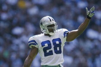 IRVING, TEXAS - OCTOBER 6:  Safety Darren Woodson #28 of the Dallas Cowboys motions to the sideline during the NFL game against the New York Giants on October 6, 2002 at Texas Stadium in Irving, TX.  The Giants defeated the Cowboys 21-17.  (Photo by Ronal