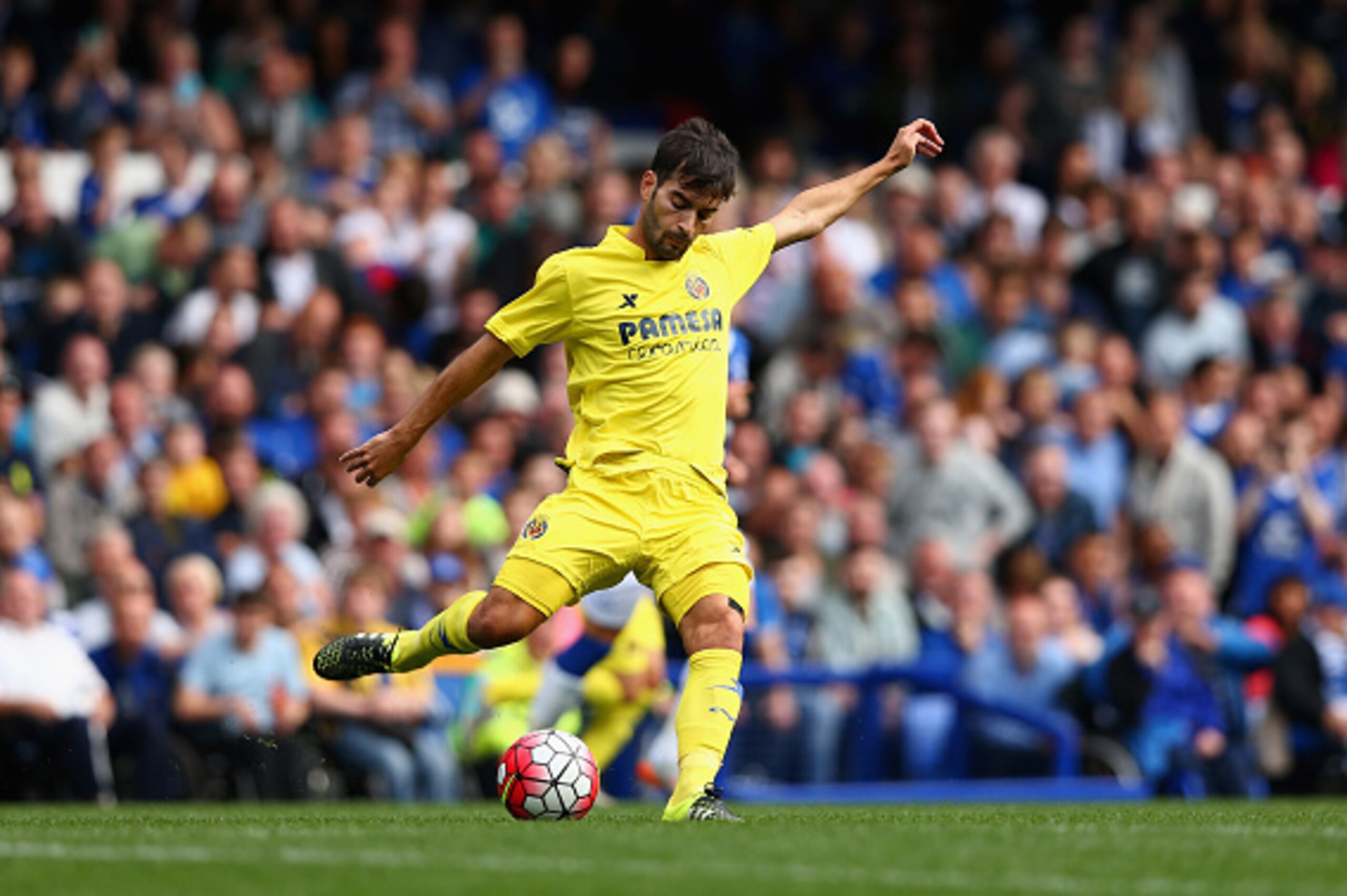 LIVERPOOL, ENGLAND - AUGUST 02:  Manu Trigueros of Villarreal in action during the Duncan Ferguson Testimonial match between Everton and Villarreal at Goodison Park on August 2, 2015 in Liverpool, England.  (Photo by Clive Brunskill/Getty Images)
