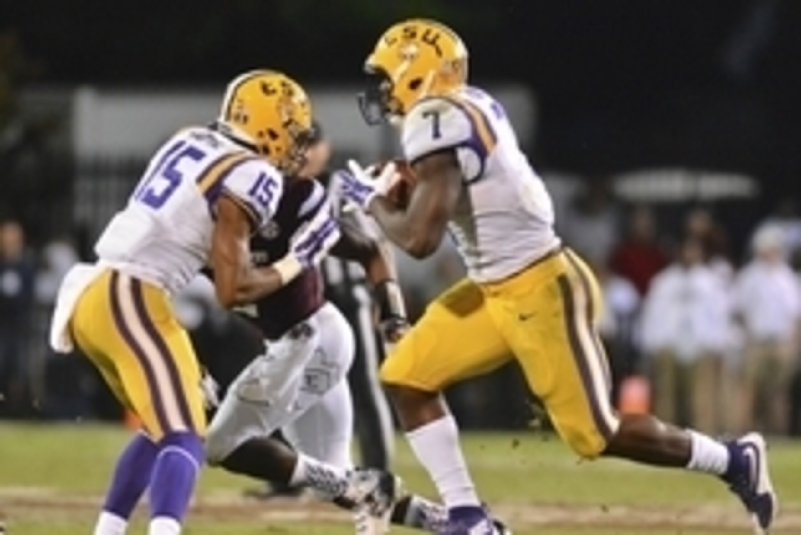 Sep 12, 2015; Starkville, MS, USA; LSU Tigers running back Leonard Fournette (7) runs the ball during the second half of the game against the Mississippi State Bulldogs at Davis Wade Stadium. LSU won 21-19. Mandatory Credit: Matt Bush-USA TODAY Sports Sep 12, 2015; Starkville, MS, USA; LSU Tigers running back Leonard Fournette (7) runs the ball during the second half of the game against the Mississippi State Bulldogs at Davis Wade Stadium. LSU won 21-19. Mandatory Credit: Matt Bush-USA TODAY Sports