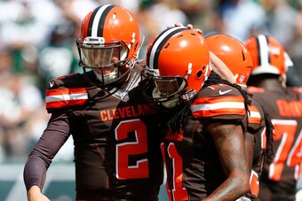 EAST RUTHERFORD, NJ - SEPTEMBER 13: Quarterback Johnny Manziel #2 of the Cleveland Browns pats Travis Benjamin #11 on the head after Benjamin caught a touchdown pass during the second quarter of a game at MetLife Stadium on September 13, 2015 in East Ruth