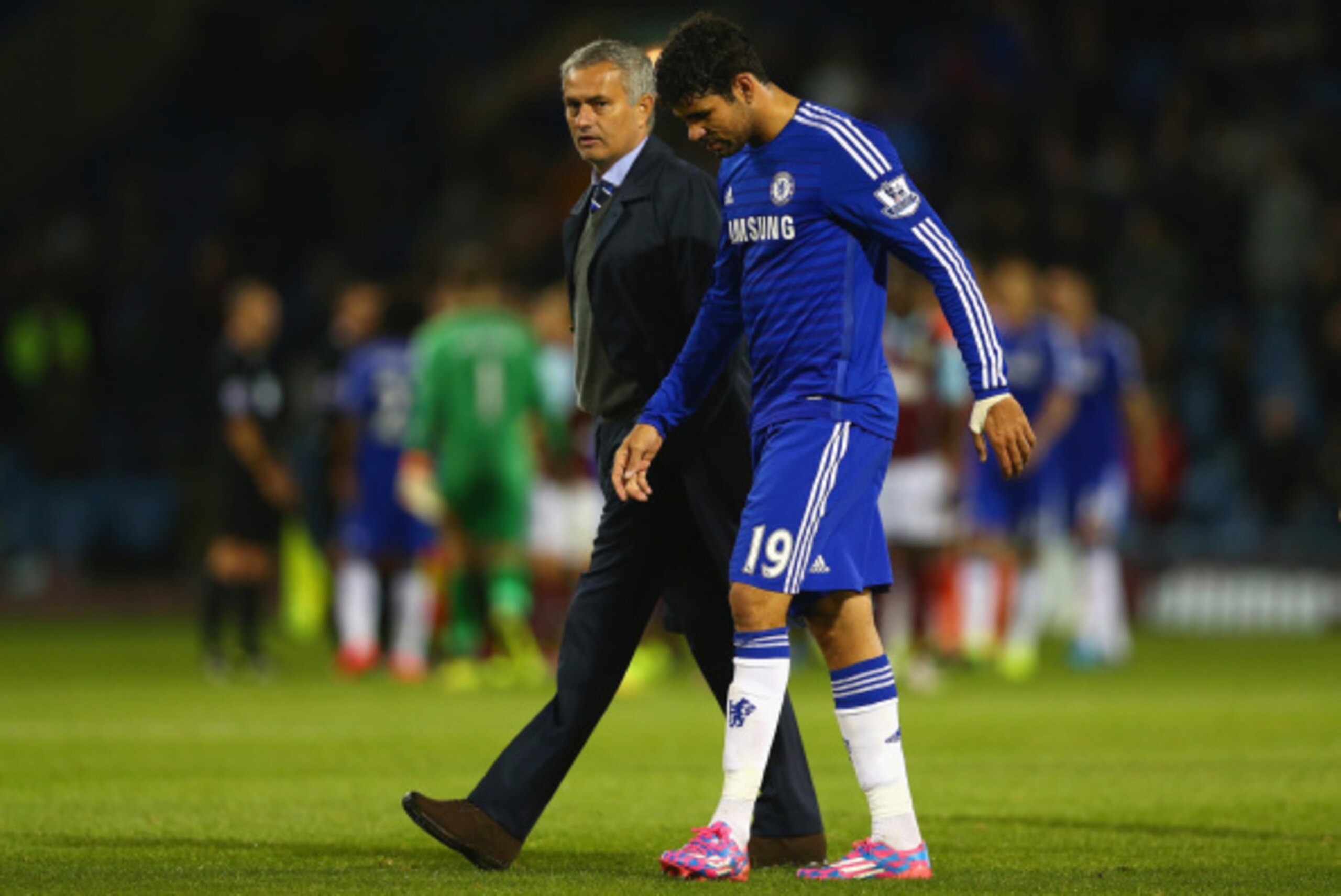 BURNLEY, ENGLAND - AUGUST 18:  Manager Jose Mourinho of Chelsea speaks to Diego Costa of Chelsea after the Barclays Premier League match between Burnley and Chelsea at Turf Moor on August 18, 2014 in Burnley, England.  (Photo by Clive Brunskill/Getty Imag