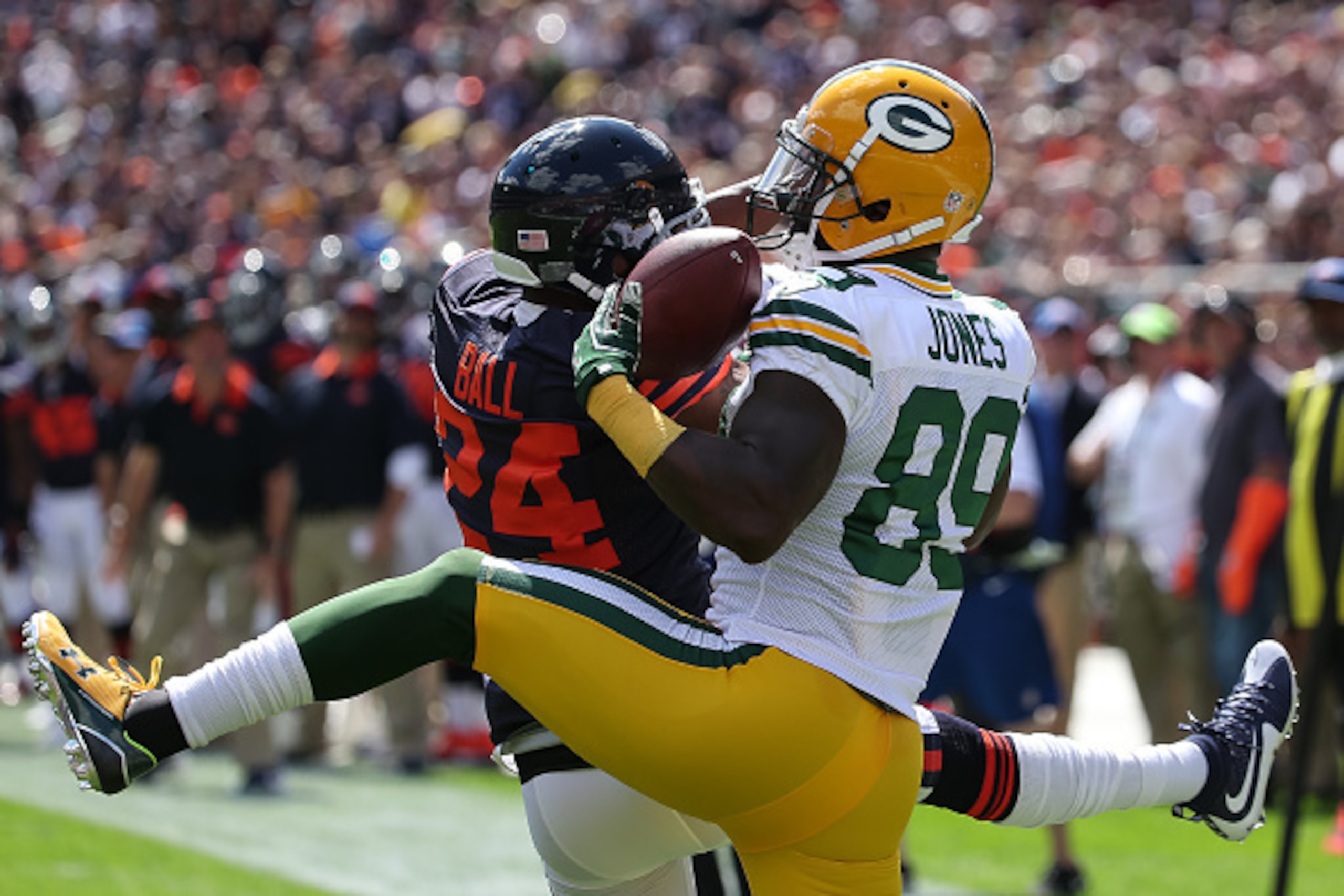 CHICAGO, IL - SEPTEMBER 13:  James Jones #89 of the Green Bay Packers catches the football for a touchdown in the first quarter against the Chicago Bears at Soldier Field on September 13, 2015 in Chicago, Illinois.  (Photo by Jonathan Daniel/Getty Images)