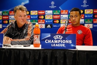 Manchester United's manager Louis van Gaal (L) and Dutch forward Memphis Depay attend a press conference in Eindhoven on September 14, 2015 on the eve of the Champions League Group B football match PSV Eindhoven vs Manchester United. AFP PHOTO / ANP BAS C