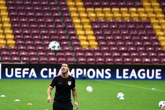 Atletico Madrid's Argentinian coach Diego Simeone heads the ball during a training session at the TT Arena Stadium in Istanbul on September 14, 2015 on the eve of the Champions League football match between Galatasaray and Atletico Madrid. AFP PHOTO / OZA