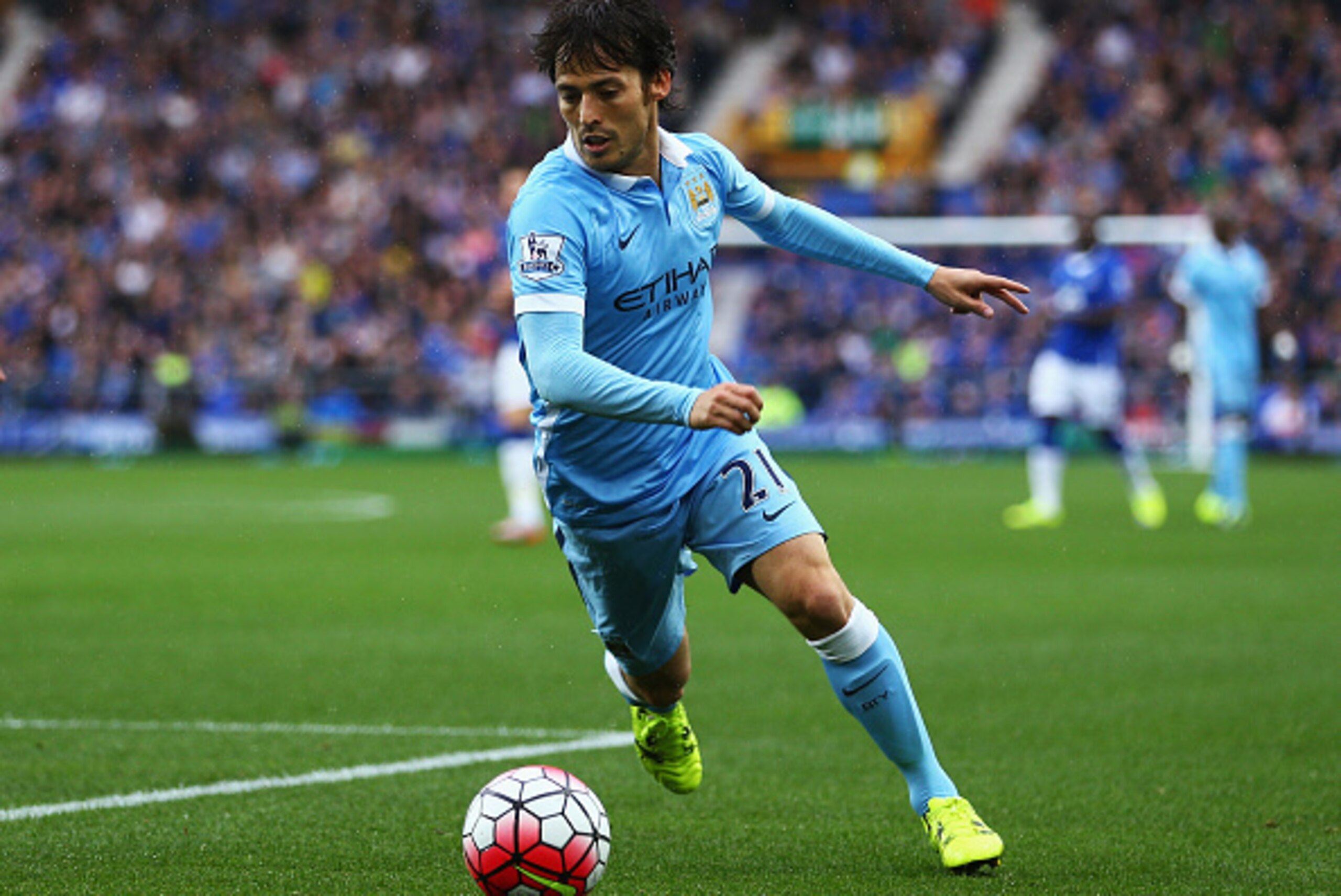 LIVERPOOL, ENGLAND - AUGUST 23:  David Silva of Manchester City in action during the Barclays Premier League match between Everton and Manchester City at Goodison Park on August 23, 2015 in Liverpool, England.  (Photo by Clive Brunskill/Getty Images)