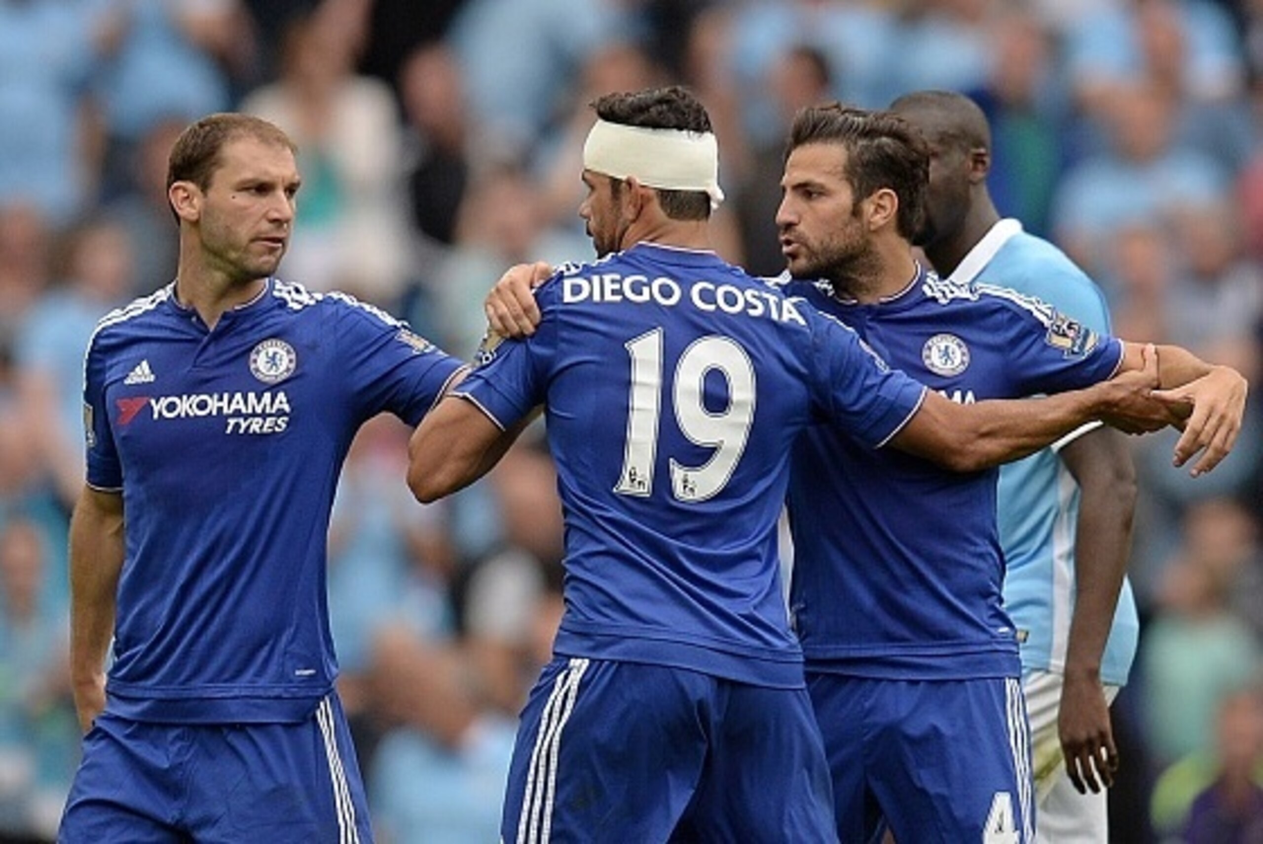 Chelsea's Serbian defender Branislav Ivanovic (L) and Chelsea's Spanish midfielder Cesc Fabregas restrain Chelsea's Brazilian-born Spanish striker Diego Costa (2nd L) as they leave the pitch at half time during the English Premier League football match be