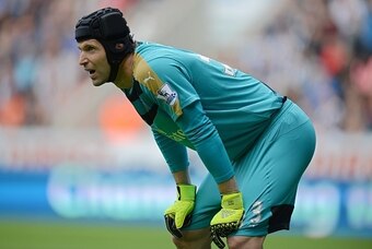 Arsenal's Czech goalkeeper Petr Cech looks on during the English Premier League football match between Newcastle United and Arsenal at St James' Park in Newcastle-upon-Tyne, north east England, on August 29, 2015. AFP PHOTO / OLI SCARFF

RESTRICTED TO EDI