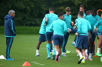COBHAM, ENGLAND - SEPTEMBER 15: Chelsea manager Jose Mourinho keeps an eye on the training session during a Chelsea Training Session ahead of their Champions League fixture against Maccabi Tel Aviv on September 15, 2015 in Cobham, England. (Photo by Charl
