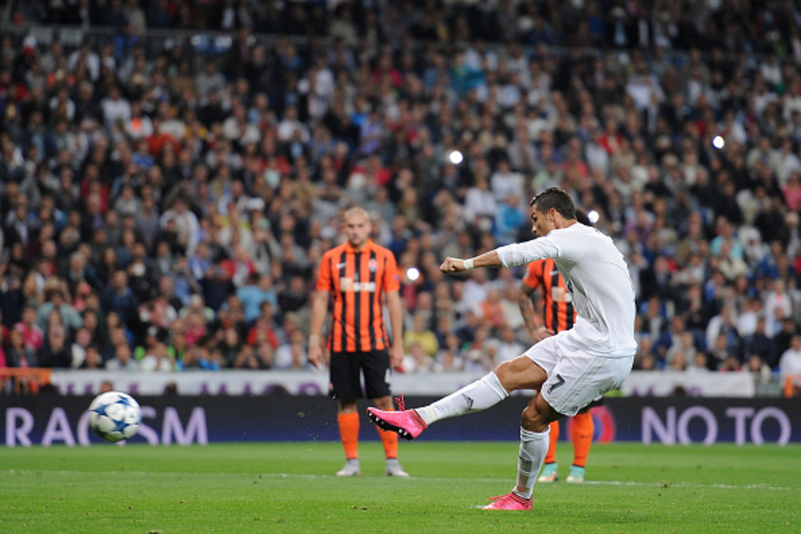 MADRID, SPAIN - SEPTEMBER 15:  Cristiano Ronaldo of Real Madrid scores Real's 2nd goal from the penalty spot during the UEFA Champions League Group A match between Real Madrid and Shakhtar Donetsk at estadio Santiago Bernabeu on September 15, 2015 in Madr