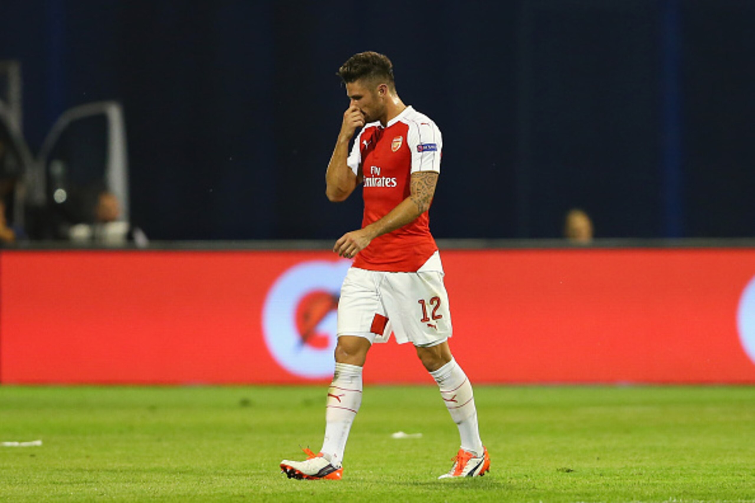 ZAGREB, CROATIA - SEPTEMBER 16:  Olivier Giroud of Arsenal walks off after being shown the red card by referee Ovidiu Hategan during the UEFA Champions League Group F match between Dinamo Zagreb and Arsenal at Maksimir Stadium on September 16, 2015 in Zag