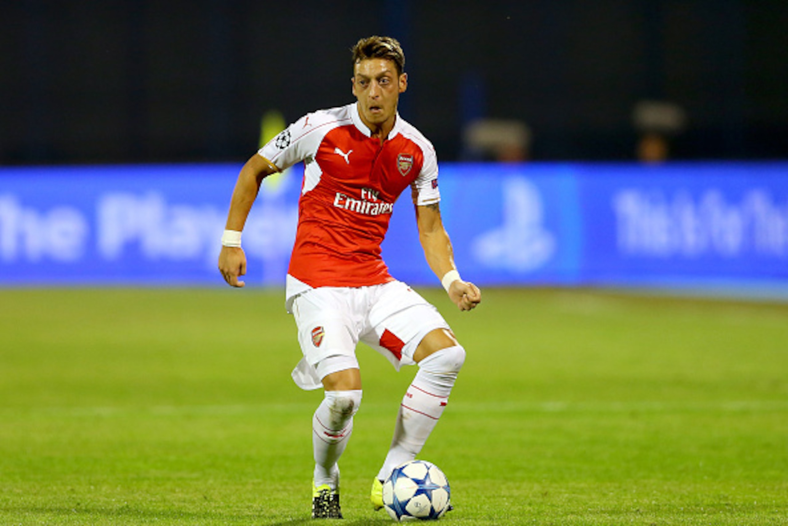 ZAGREB, CROATIA - SEPTEMBER 16: Mesut Oezil of Londons runs with the ball during the UEFA Champions League Group F match between Dinamo Zagreb and Arsenal at Maksimir Stadium on September 16, 2015 in Zagreb, Croatia. (Photo by Alexander Hassenstein/Gett ZAGREB, CROATIA - SEPTEMBER 16: Mesut Oezil of Londons runs with the ball during the UEFA Champions League Group F match between Dinamo Zagreb and Arsenal at Maksimir Stadium on September 16, 2015 in Zagreb, Croatia. (Photo by Alexander Hassenstein/Gett