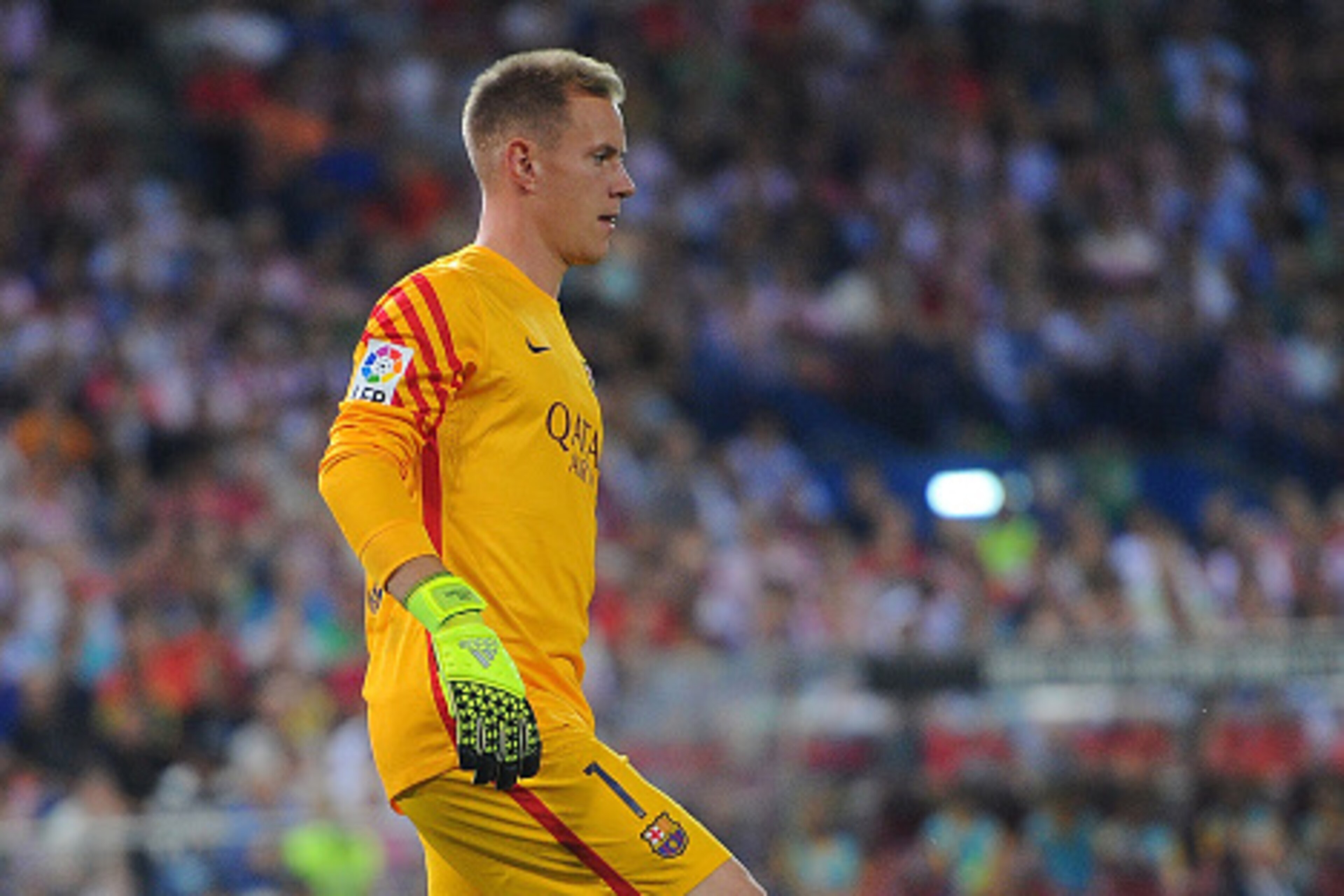 MADRID, SPAIN - SEPTEMBER 12:  Marc-Andre Ter Stegen of FC Barcelona in action during the La Liga match between Club Atletico de Madrid and FC Barcelona at Vicente Calderon Stadium on September 12, 2015 in Madrid, Spain.  (Photo by Denis Doyle/Getty Image