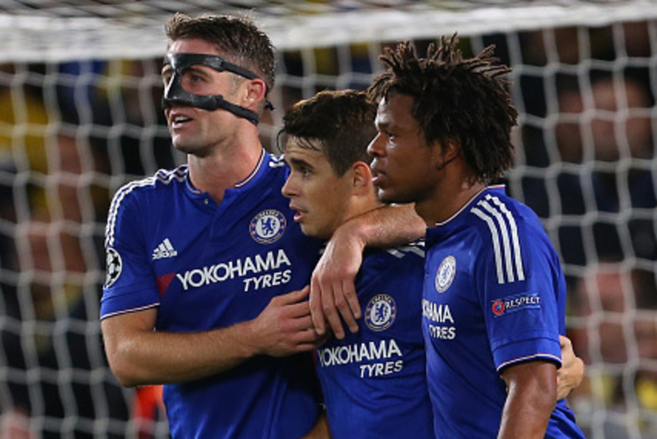 LONDON, ENGLAND - SEPTEMBER 16: Oscar of Chelsea celebrates after he scores to make it 2-0 with Gary Cahill and Loic Remy of Chelsea during the UEFA Champions League match between Chelsea and Maccabi Tel-Aviv at Stamford Bridge on September 16, 2015 in Lo LONDON, ENGLAND - SEPTEMBER 16: Oscar of Chelsea celebrates after he scores to make it 2-0 with Gary Cahill and Loic Remy of Chelsea during the UEFA Champions League match between Chelsea and Maccabi Tel-Aviv at Stamford Bridge on September 16, 2015 in Lo