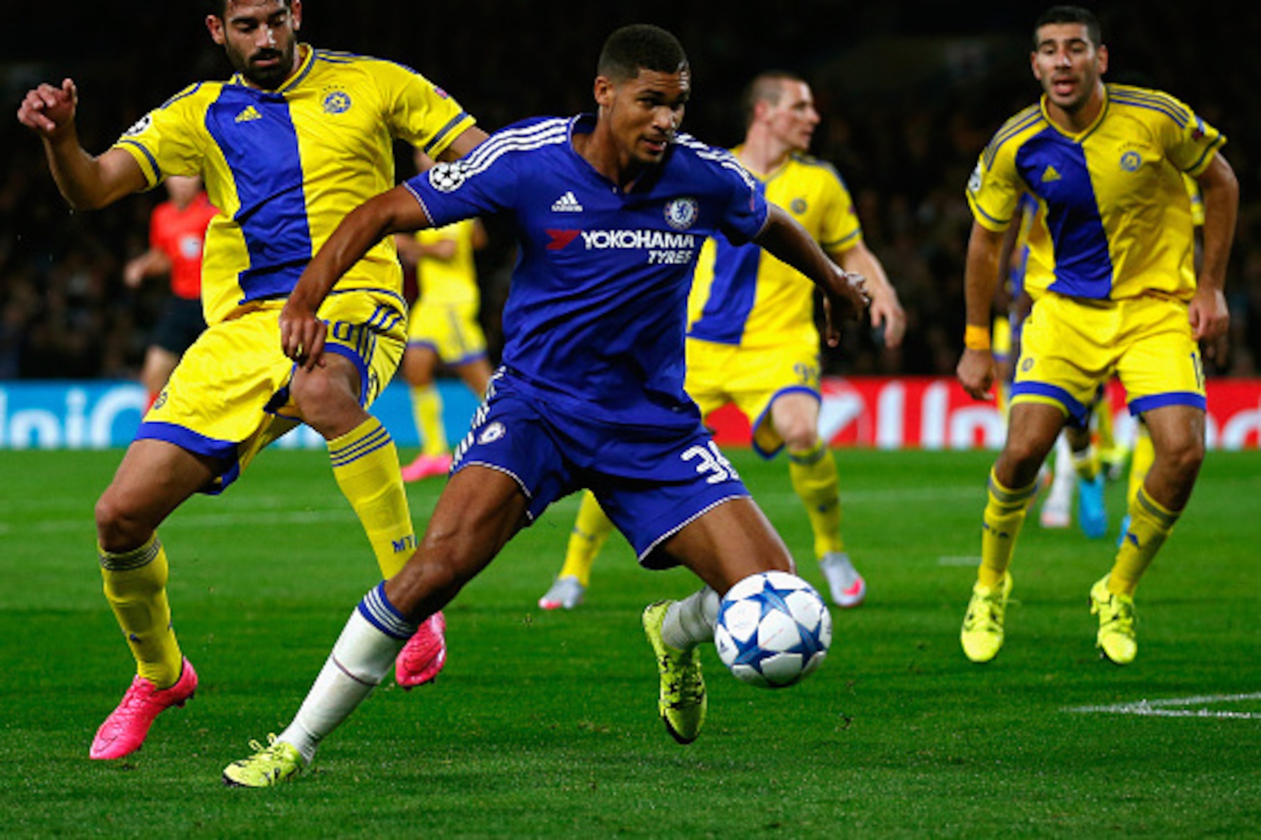 LONDON, ENGLAND - SEPTEMBER 16:  Ruben Loftus-Cheek of Chelsea holds off Omri Ben Harush of Maccabi Tel Aviv during the UEFA Chanmpions League group G match between Chelsea and Maccabi Tel-Aviv FC at Stamford Bridge on September 16, 2015 in London, United