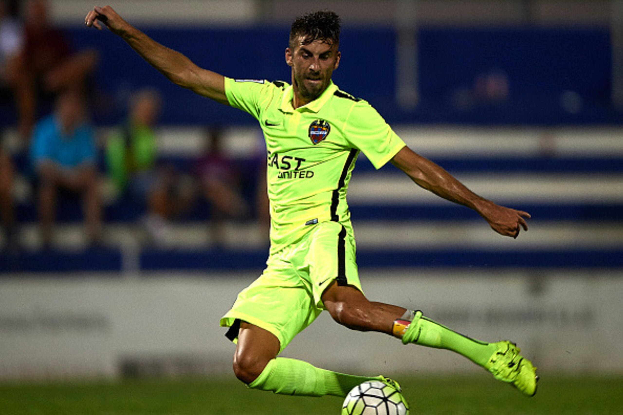 ALZIRA, SPAIN - JULY 18:  Jose Mari of Levante shoots for score during a Pre Season Friendly match between Alzira and Levante at Lluis Suner Stadium on July 18, 2015 in Alzira, Spain.  (Photo by Manuel Queimadelos Alonso/Getty Images)