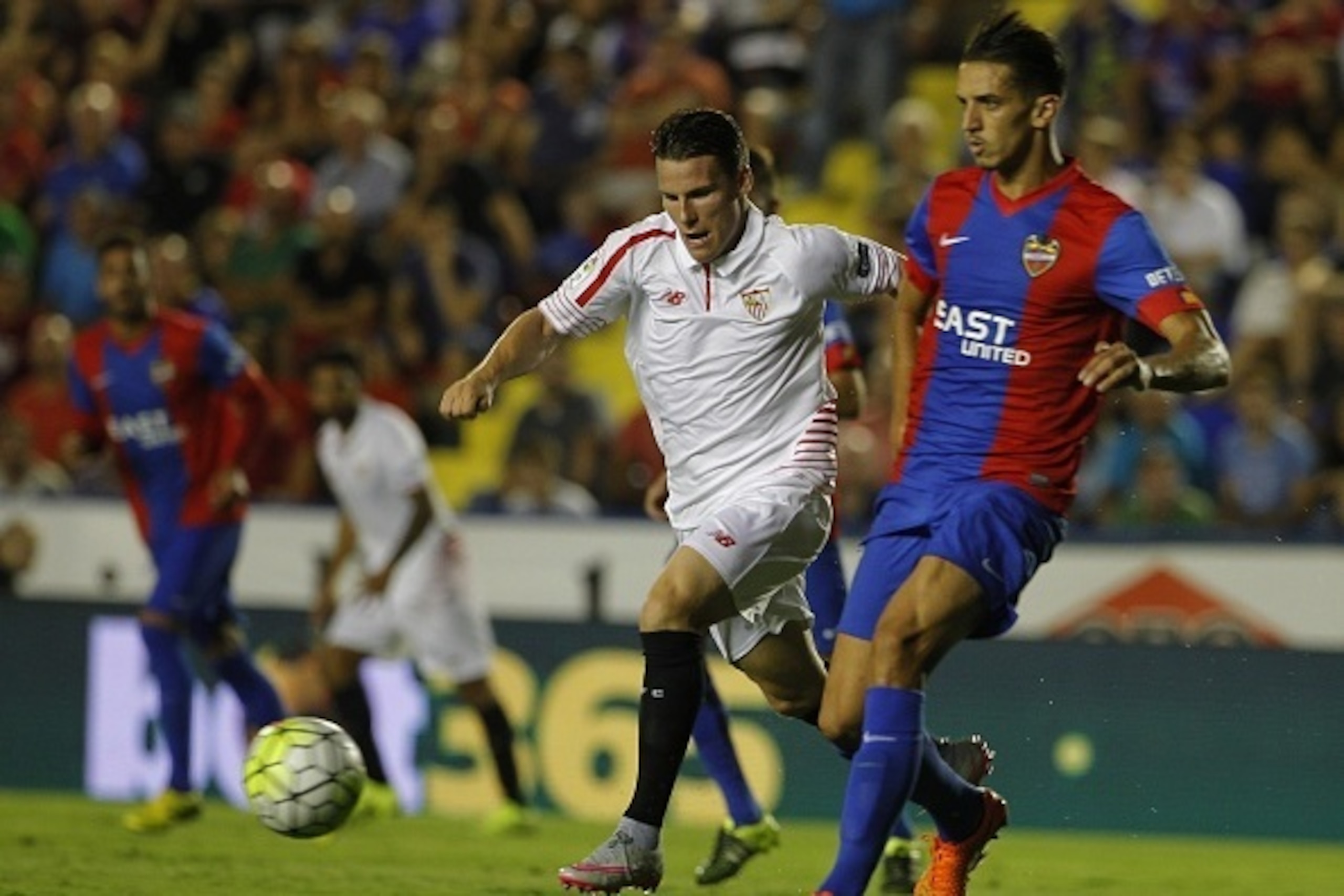 Sevilla's French forward Kevin Gameiro (L) vies with Levante's Moroccan defender Zou Feddal during the Spanish league football match Levante UD vs Sevilla FC at the Ciutat de Valencia stadium in Valencia on September 11, 2015.   AFP PHOTO/ JOSE JORDAN    