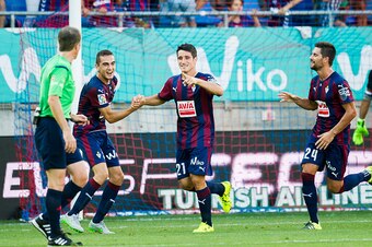EIBAR, SPAIN - AUGUST 30:  Saul Berjon of SD Eibar celebrates after scoring during the La Liga match between SD Eibar and Athletic Club at Ipurua Municipal Stadium on August 30, 2015 in Eibar, Spain.  (Photo by Juan Manuel Serrano Arce/Getty Images)