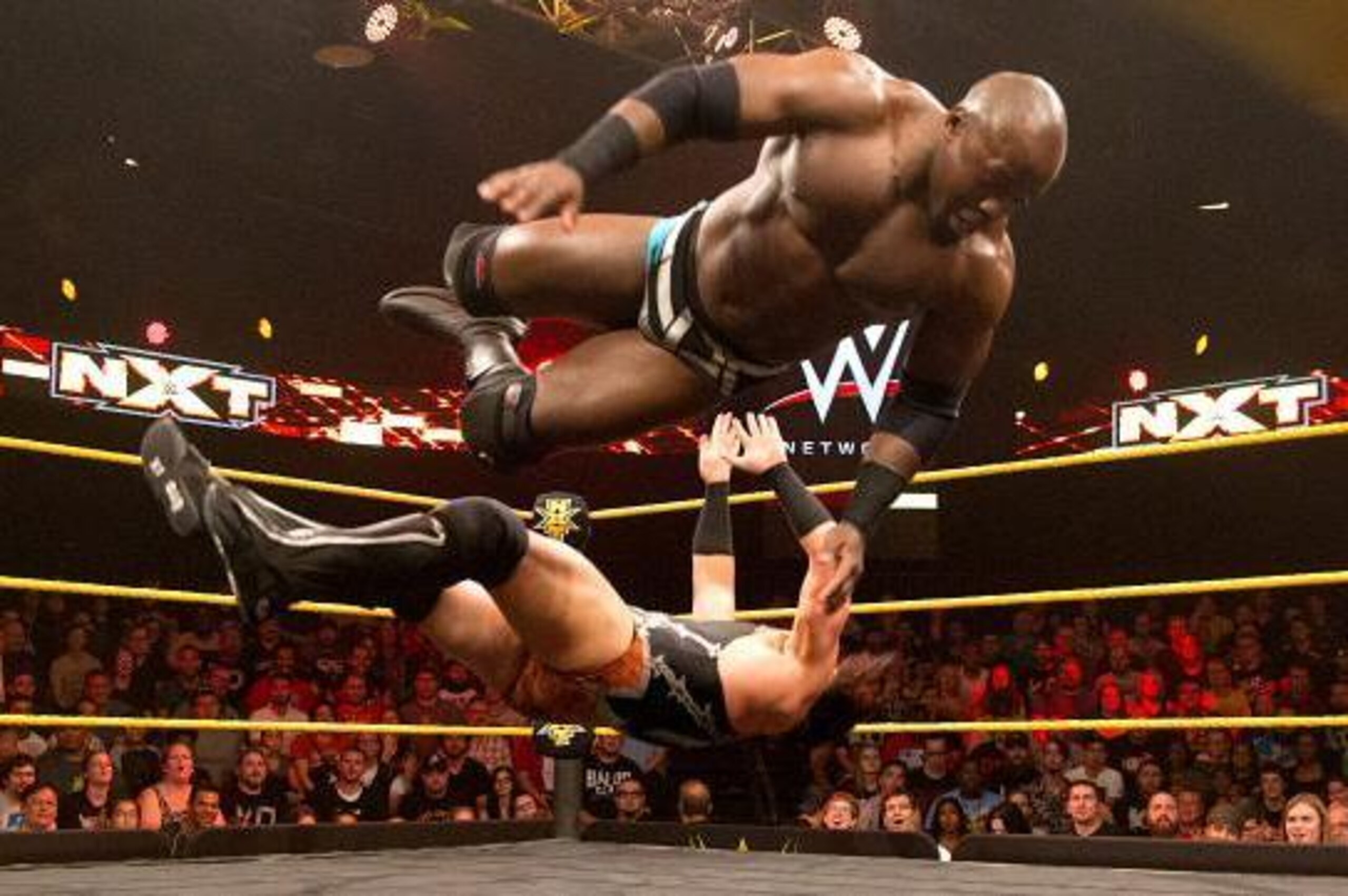 Apollo Crews flies at Solomon Crowe.