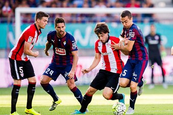 EIBAR, SPAIN - AUGUST 30: Benat Etxebarria of Athletic Club duels for the ball with Gonzalo Escalante of SD Eibar during the La Liga match between SD Eibar and Athletic Club at Ipurua Municipal Stadium on August 30, 2015 in Eibar, Spain.  (Photo by Juan M