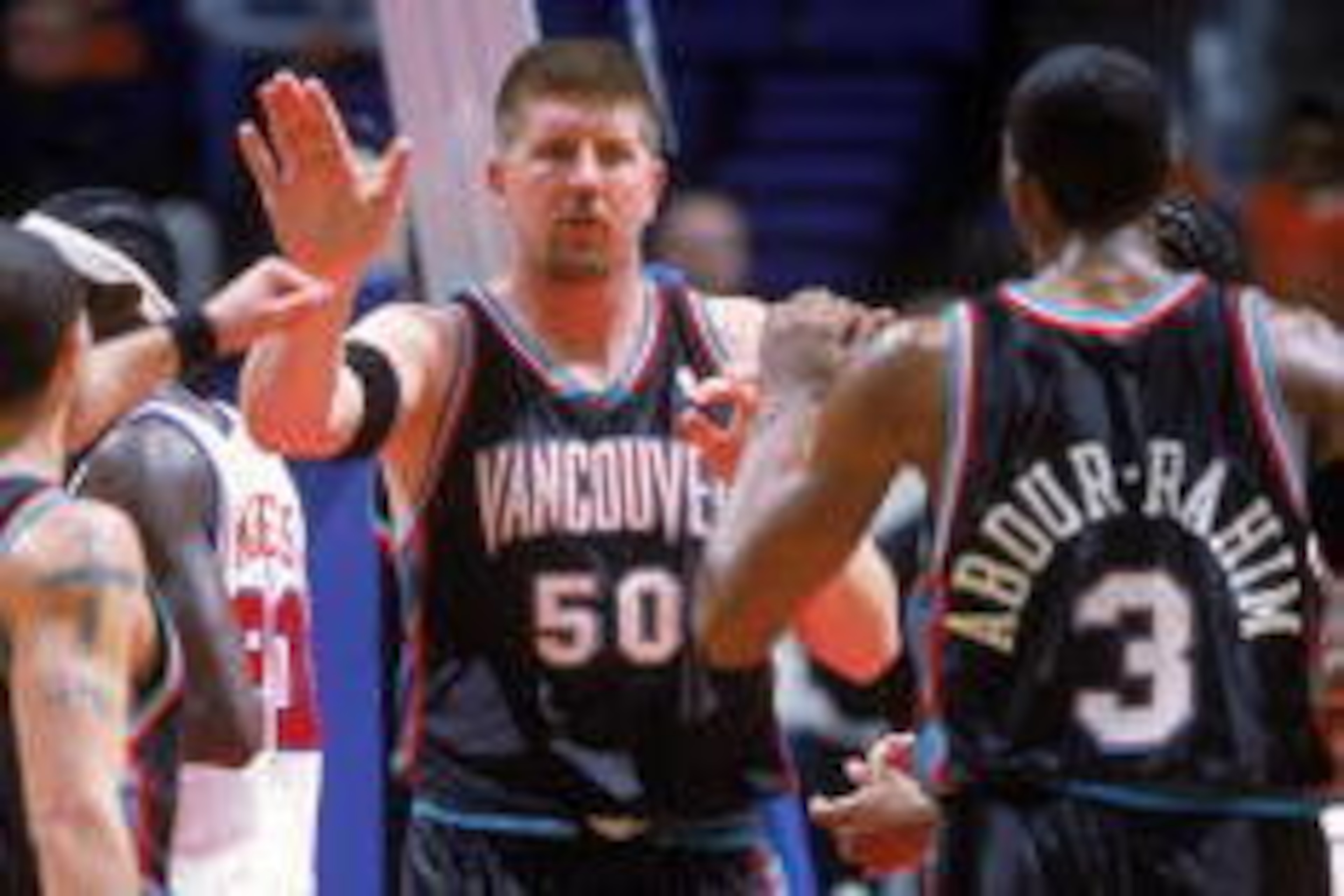 23 Dec 2000:  Bryant reeves #50 of the Vancouver Grizzlies celebrates with teammate Shareef Abdour-Rahim #3 and others during the game against the Los Angeles Clippers at the STAPLES Center in Los Angeles, California.  The Clippers defeated the Grizzlies 