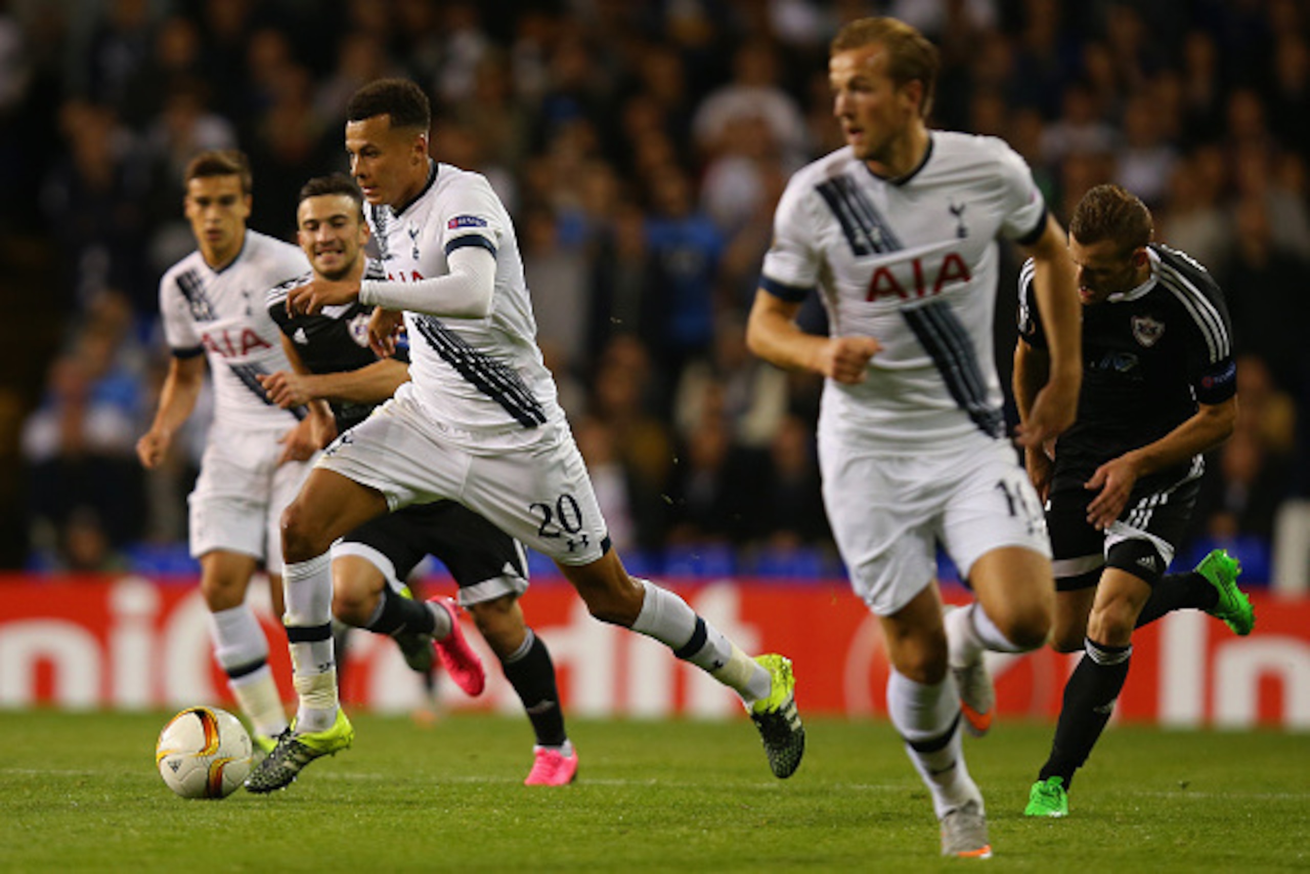 LONDON, ENGLAND - SEPTEMBER 17:  Dele Alli of Tottenham Hotspur breaks with he ball during the UEFA Europa League Group J match between Tottenham Hotspur FC and Qarabag FK at White Hart Lane on September 17, 2015 in London, United Kingdom.  (Photo by Bryn