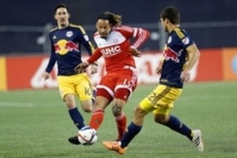 May 2, 2015; Foxborough, MA, USA; New England Revolution midfielder Jermaine Jones (13) passes the ball while defended by New York Red Bulls midfielder Sacha Kljestan (16) and defender Karl Ouimette (22) during the first half at Gillette Stadium. Mandato May 2, 2015; Foxborough, MA, USA; New England Revolution midfielder Jermaine Jones (13) passes the ball while defended by New York Red Bulls midfielder Sacha Kljestan (16) and defender Karl Ouimette (22) during the first half at Gillette Stadium. Mandato