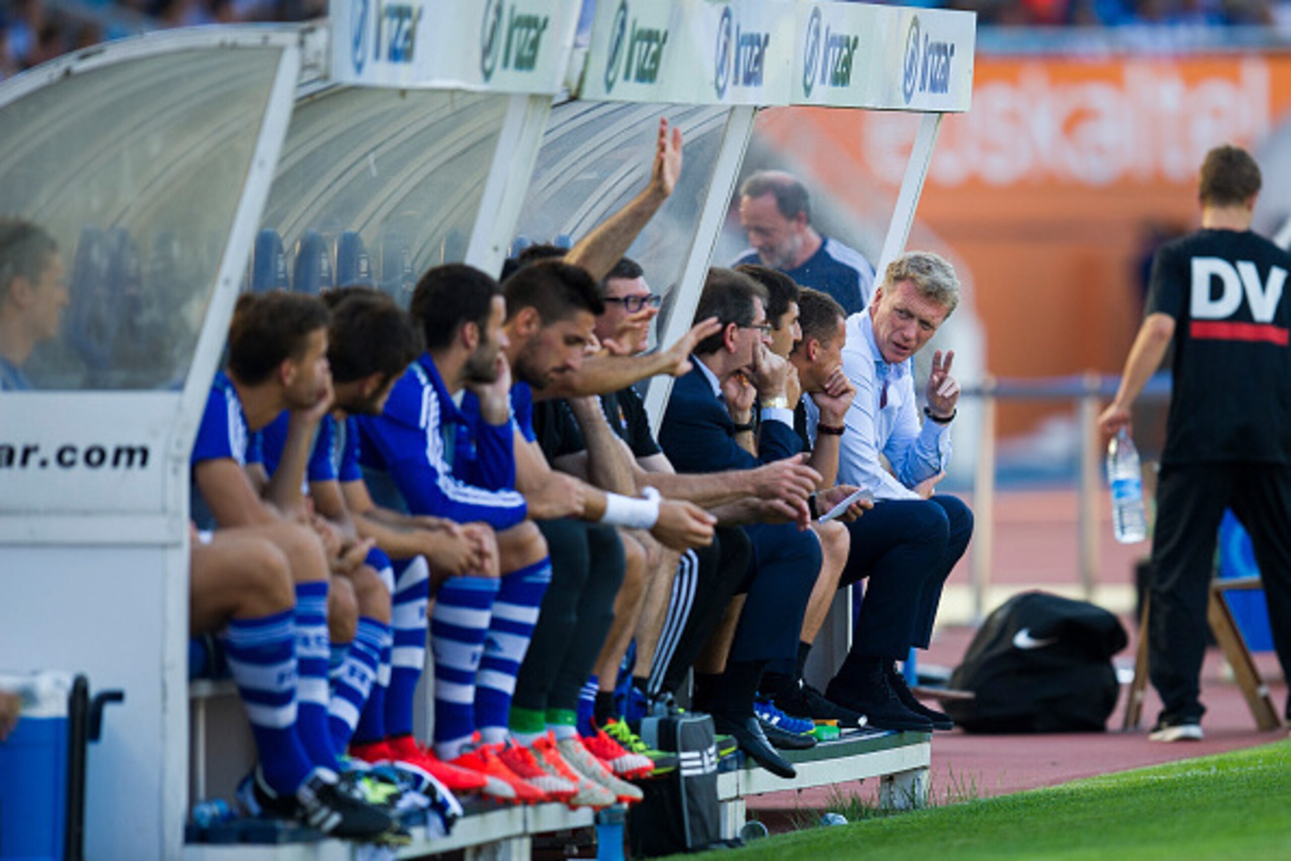 SAN SEBASTIAN, SPAIN - AUGUST 29:  Head coach David Moyes of Real Sociedad reacts during the La Liga match between Real Sociedad de Futbol and Sporting Gijon at Estadio Anoeta on August 29, 2015 in San Sebastian, Spain.  (Photo by Juan Manuel Serrano Arce