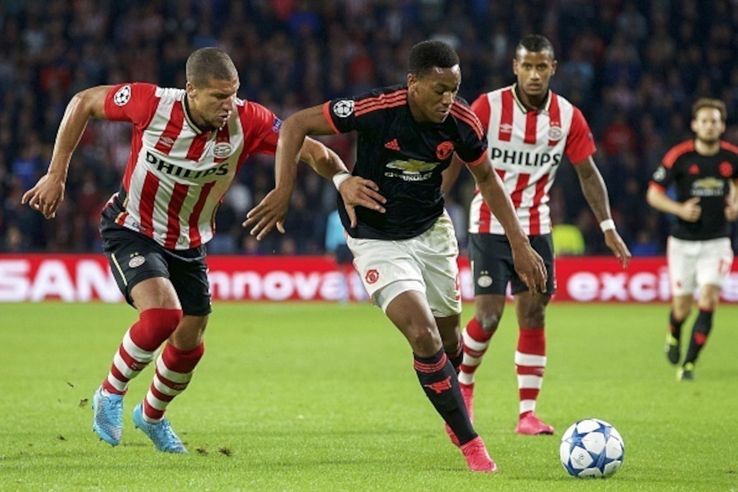 (L-R) Jeffrey Bruma of PSV, Anthony Martial of Manchester United, Luciano Narsingh of PSV during the UEFA Champions League group B match between PSV Eindhoven and Manchester United on September 15, 2015 at the Philips stadium in Eindhoven, The Netherlands