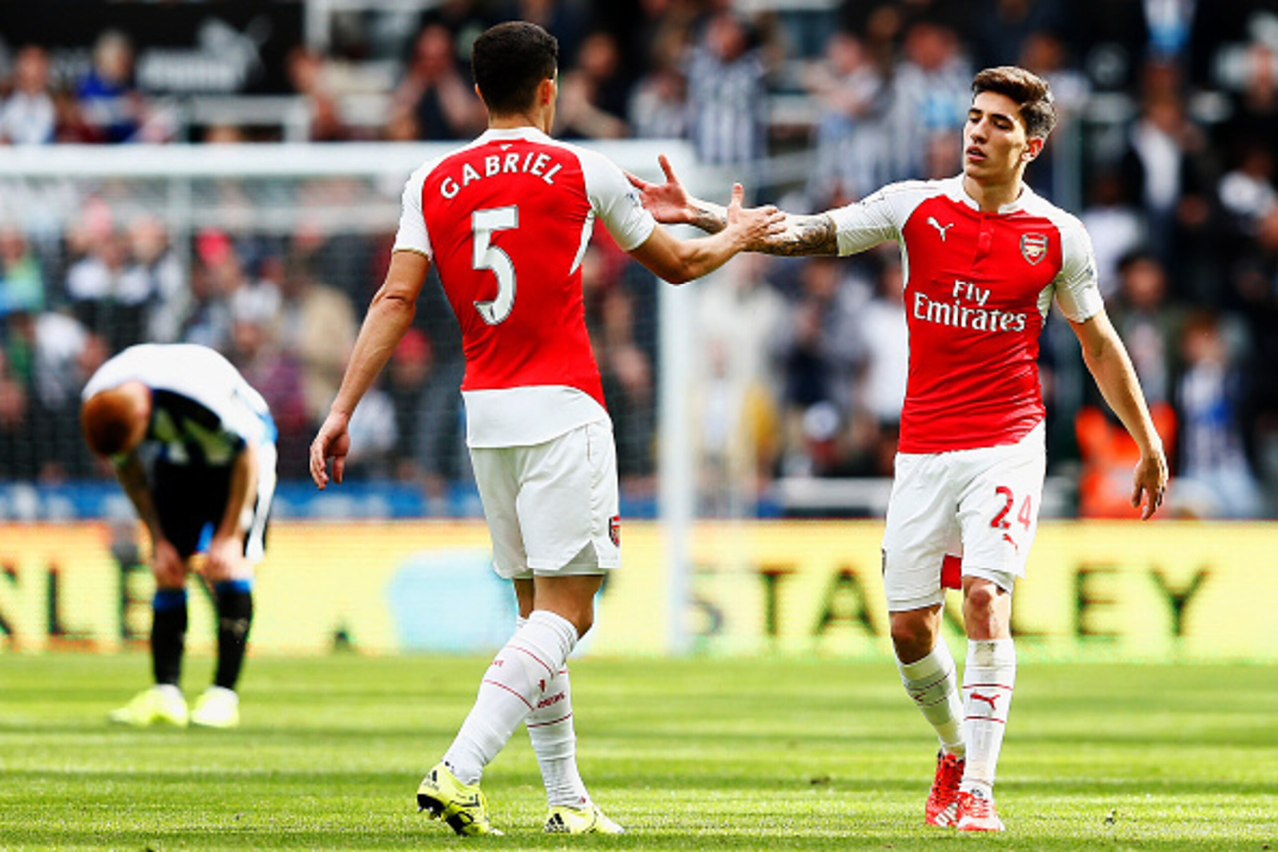 NEWCASTLE UPON TYNE, ENGLAND - AUGUST 29: Gabriel (L) and Hector Bellerin of Arsenal celebrate their team's 1-0 win in the Barclays Premier League match between Newcastle United and Arsenal at St James' Park on August 29, 2015 in Newcastle upon Tyne, Engl