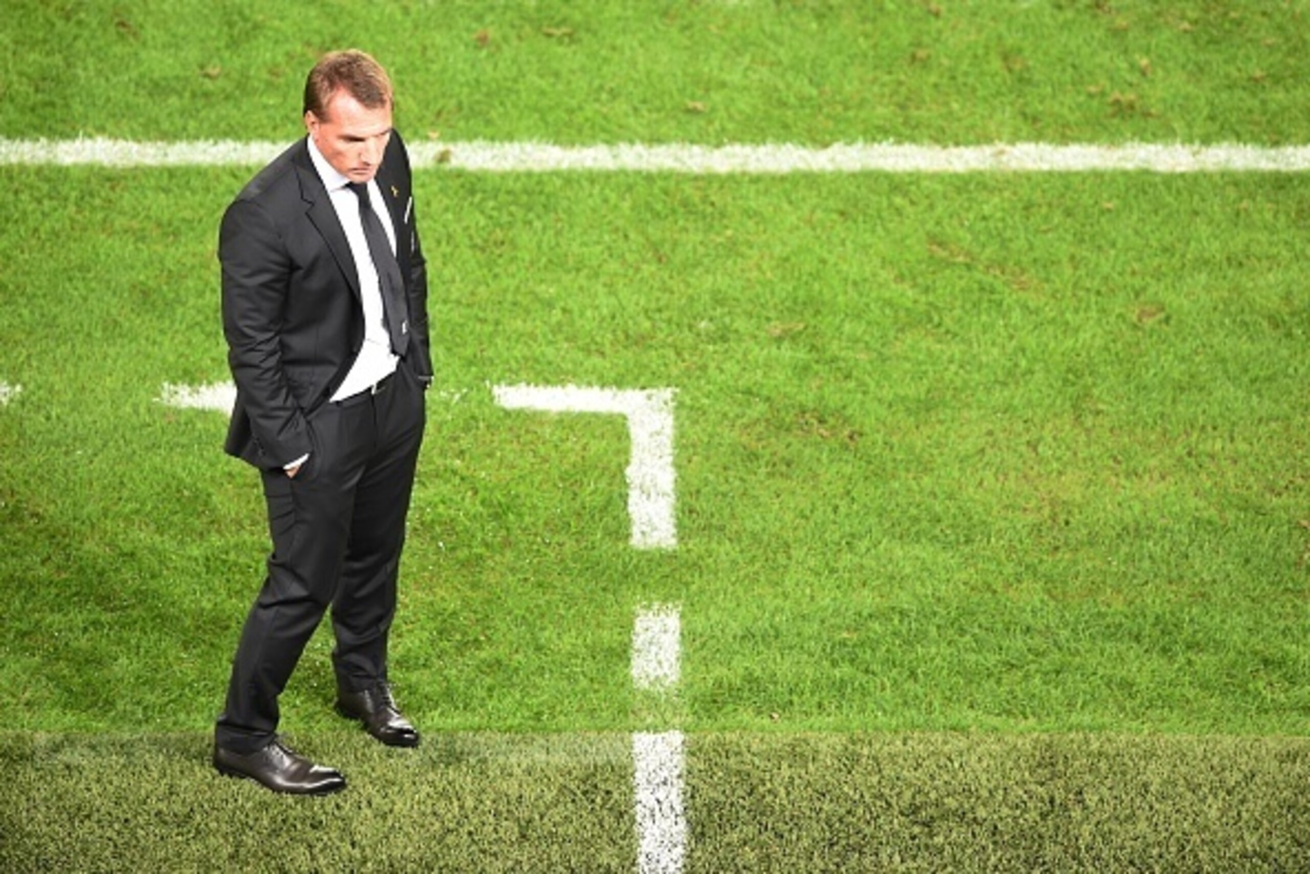 Liverpool's Northern Irish manager  Brendan Rodgers looks on during the group B, UEFA Europa League football match between Bordeaux vs Liverpool on September 17, 2015 at the Matmut Atlantique Stadium in Bordeaux.  AFP PHOTO / MEHDI FEDOUACH        (Photo 