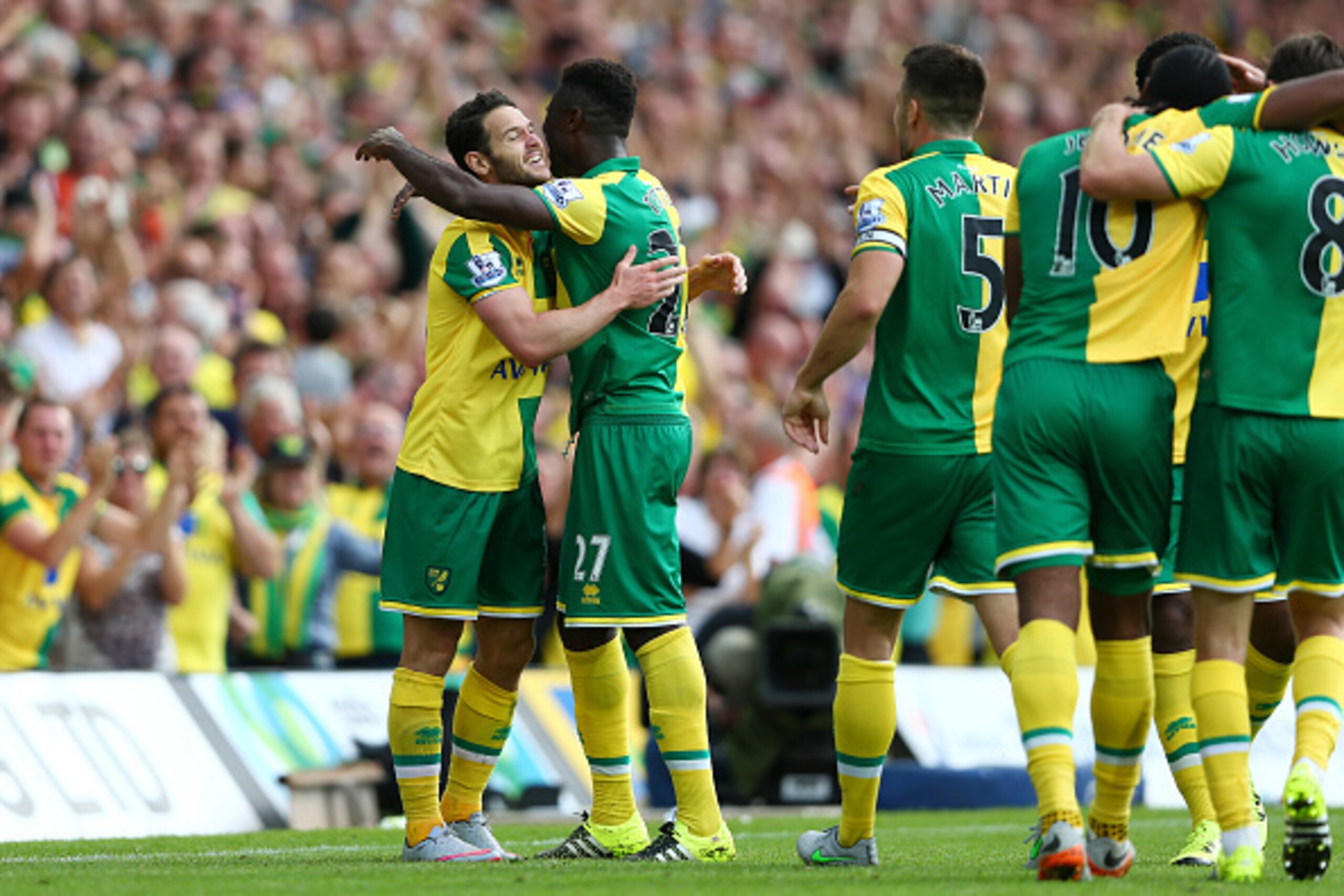 NORWICH, ENGLAND - SEPTEMBER 12:  Matthew Jarvis (L) of Norwich City celebrates scoring his team's third goal with team mates during the Barclays Premier League match between Norwich City and A.F.C. Bournemouth at Carrow Road on September 12, 2015 in Norw