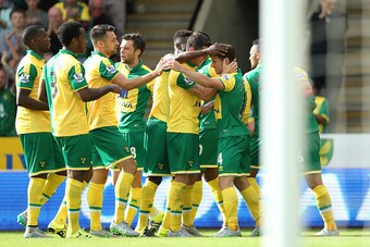 NORWICH, ENGLAND - SEPTEMBER 12: Wes Hoolahan of Norwich City celebrates scoring his team's second goal with team mates during the Barclays Premier League match between Norwich City and A.F.C. Bournemouth at Carrow Road on September 12, 2015 in Norwich, U