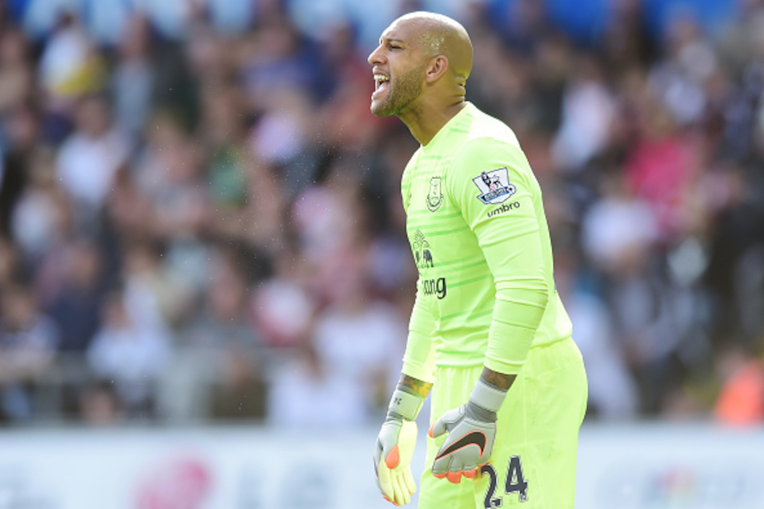 SWANSEA, WALES - SEPTEMBER 19: Tim Howard of Everton shouts during the Barclays Premier League match between Swansea City and Everton on September 19, 2015 in Swansea, United Kingdom. (Photo by Alex Broadway/Getty Images)