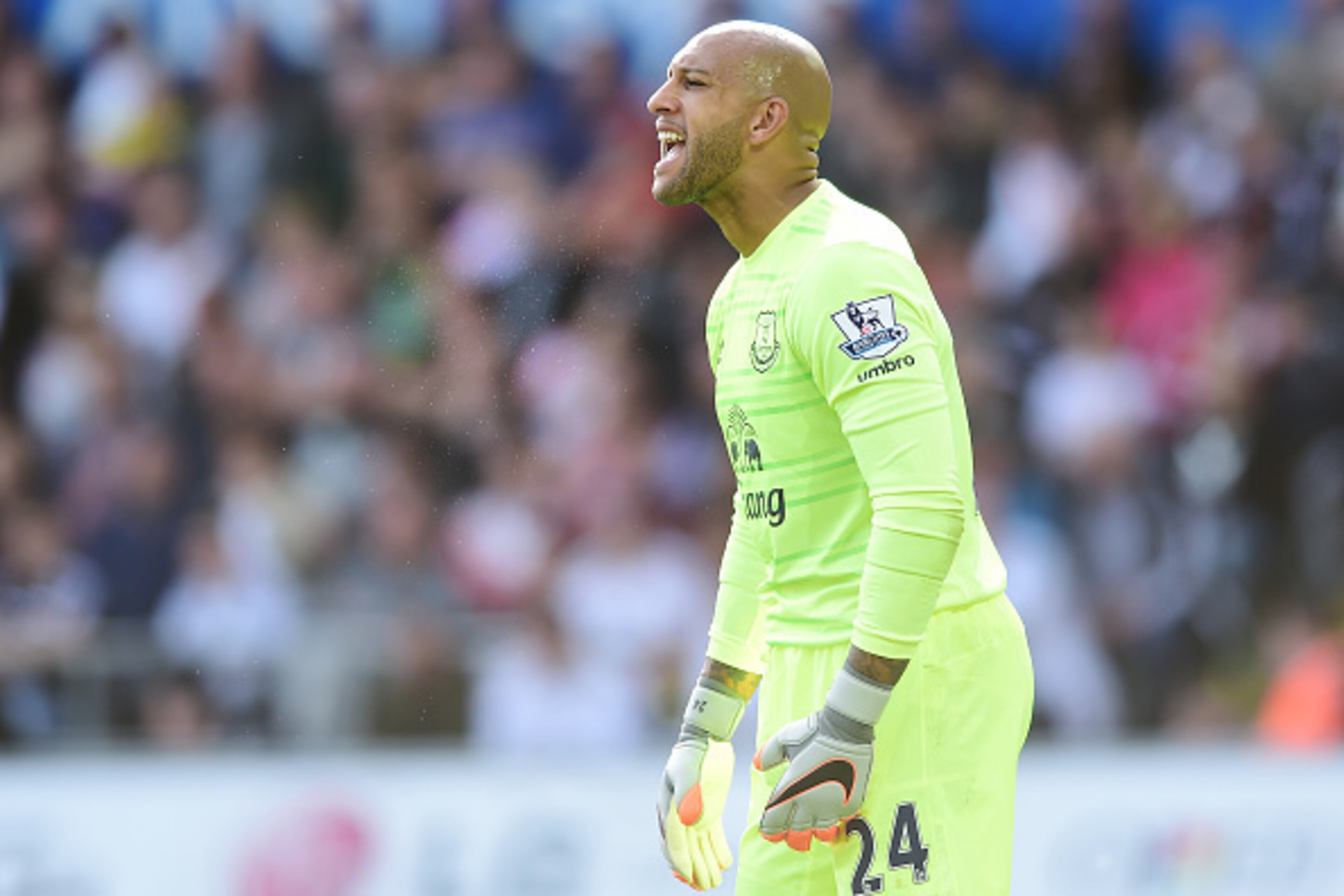SWANSEA, WALES - SEPTEMBER 19: Tim Howard of Everton shouts during the Barclays Premier League match between Swansea City and Everton on September 19, 2015 in Swansea, United Kingdom. (Photo by Alex Broadway/Getty Images) SWANSEA, WALES - SEPTEMBER 19: Tim Howard of Everton shouts during the Barclays Premier League match between Swansea City and Everton on September 19, 2015 in Swansea, United Kingdom. (Photo by Alex Broadway/Getty Images)