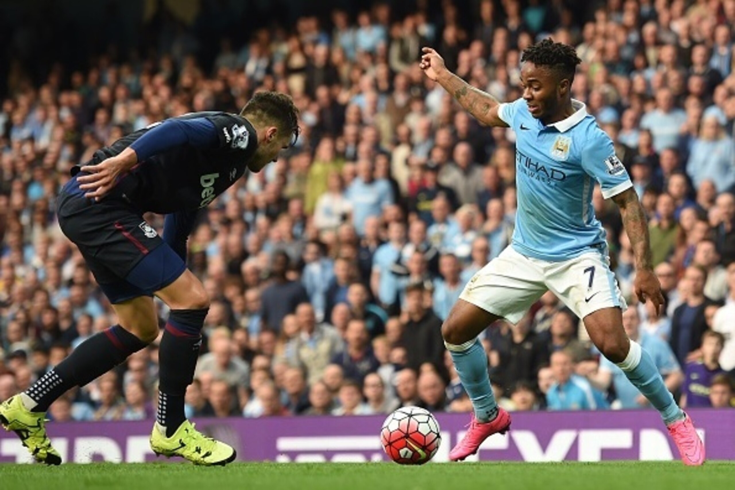 Manchester City's English midfielder Raheem Sterling (R) in action during the English Premier League football match between Manchester City and West Ham United at The Etihad Stadium in Manchester, north west England on September 19, 2015. AFP PHOTO / PAUL