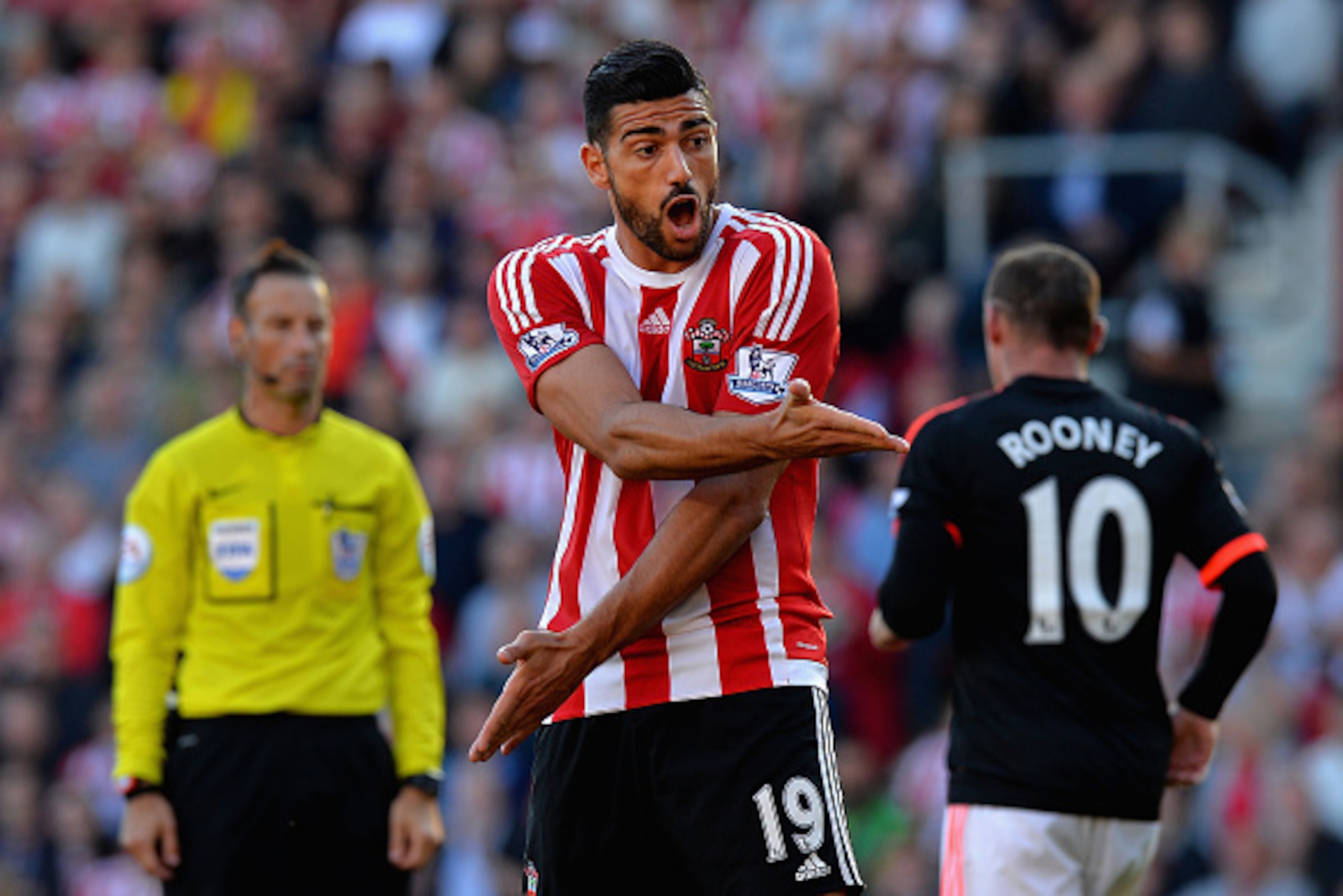 SOUTHAMPTON, ENGLAND - SEPTEMBER 20:  Graziano Pelle of Southampton reacts during the Barclays Premier League match between Southampton and Manchester United at St Mary's Stadium on September 20, 2015 in Southampton, United Kingdom.  (Photo by Tony Marsha