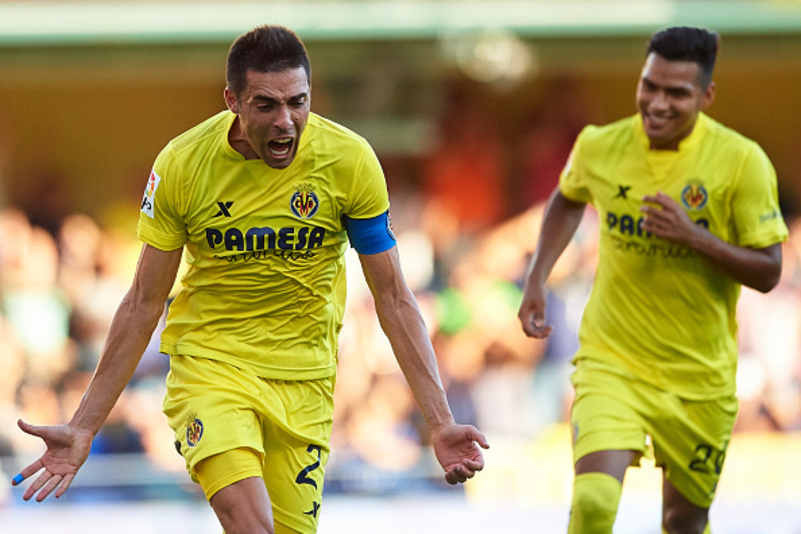 VILLARREAL, SPAIN - SEPTEMBER 20:  Bruno Soriano of Villarreal celebrates scoring his team's first goal during the La Liga match between Villarreal CF and Athletic Club de Bilbao at El Madrigal Stadium on September 20, 2015 in Villarreal, Spain.  (Photo b