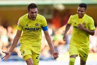 VILLARREAL, SPAIN - SEPTEMBER 20: Bruno Soriano of Villarreal celebrates scoring his team's first goal during the La Liga match between Villarreal CF and Athletic Club de Bilbao at El Madrigal Stadium on September 20, 2015 in Villarreal, Spain. (Photo b VILLARREAL, SPAIN - SEPTEMBER 20: Bruno Soriano of Villarreal celebrates scoring his team's first goal during the La Liga match between Villarreal CF and Athletic Club de Bilbao at El Madrigal Stadium on September 20, 2015 in Villarreal, Spain. (Photo b